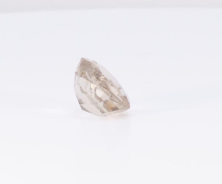 3.7ct White - Off Spinel VVS Round Shape (9.3x0x5.8 mm) Unheated gemstone from Sri Lanka