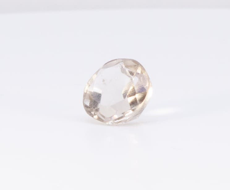 3.7ct White - Off Spinel VVS Round Shape (9.3x0x5.8 mm) Unheated gemstone from Sri Lanka