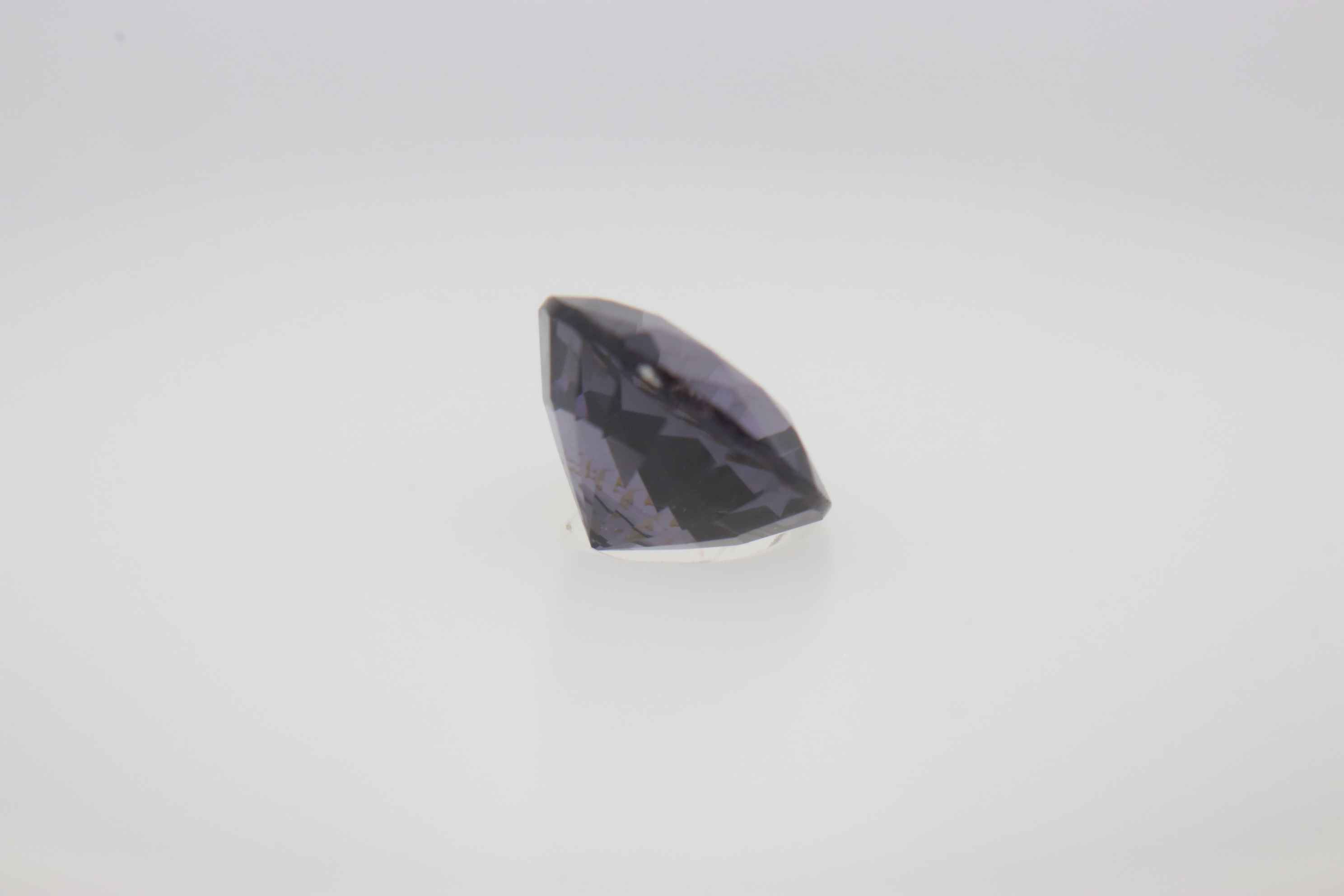 0.8ct Purple Spinel VVS Oval Shape (5.5x3.5x0 mm) Unheated gemstone from Sri Lanka