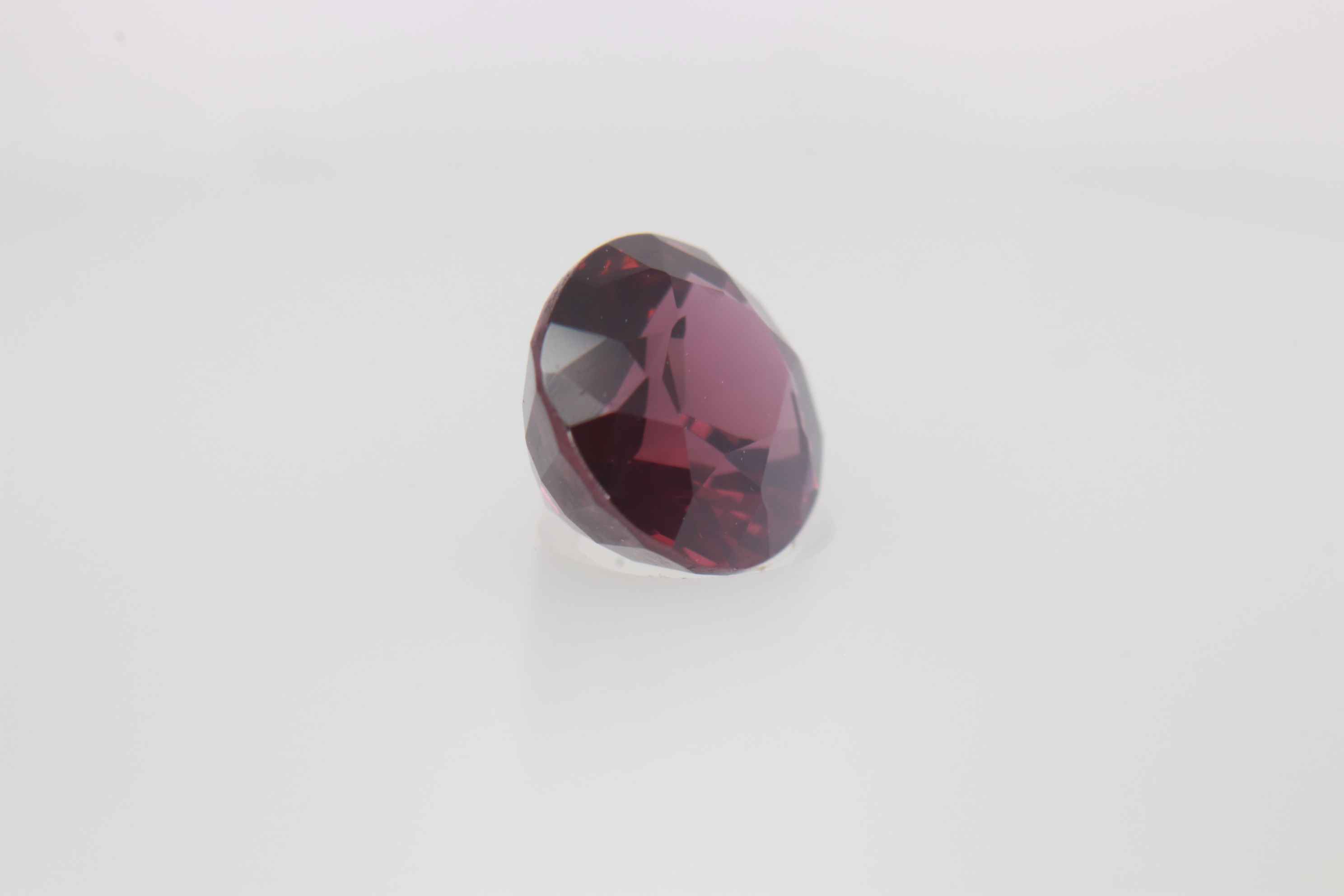 1.05ct Deep Pink Spinel VVS Oval Shape (6.6x5.4x3.8 mm) Unheated gemstone from Sri Lanka