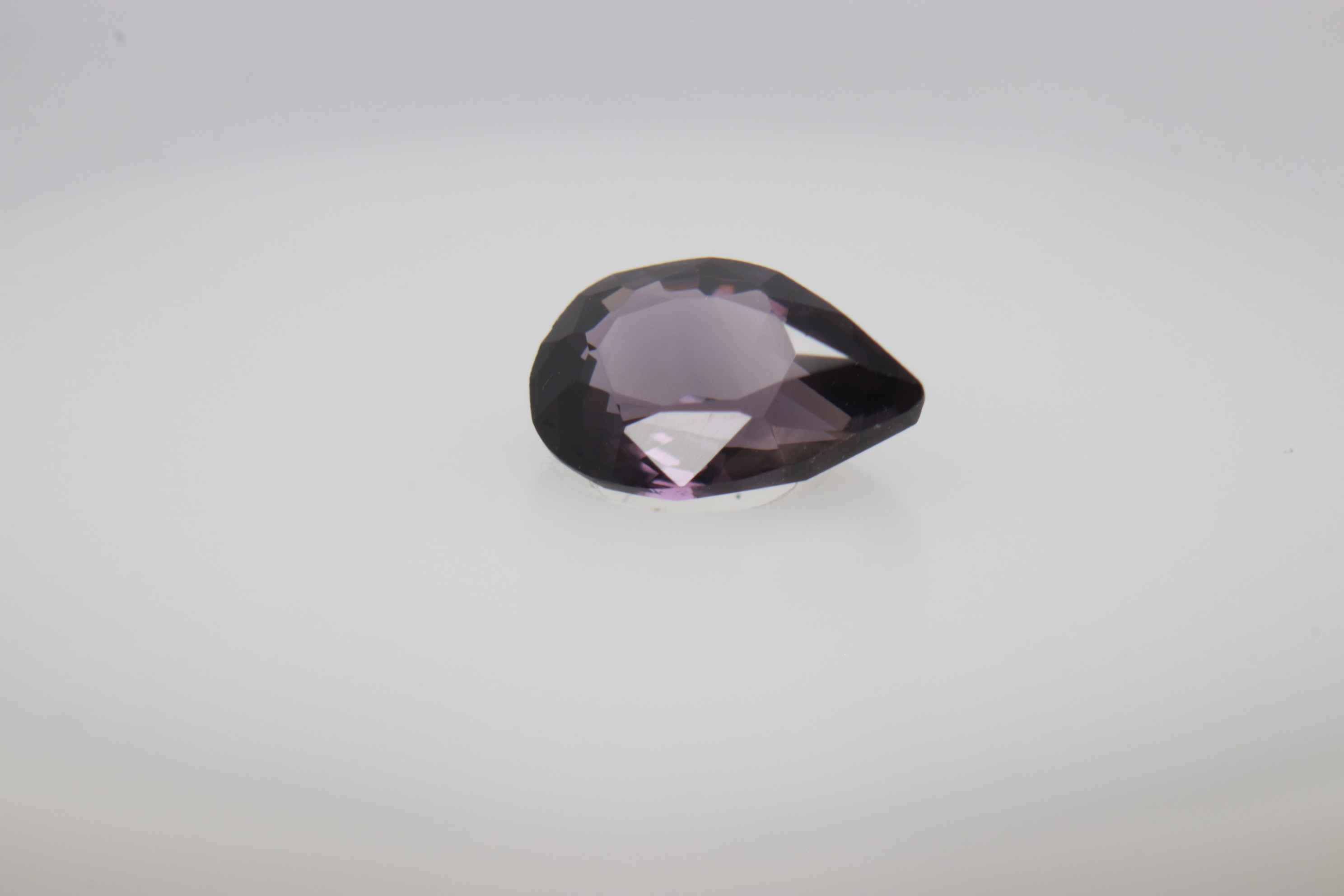 0.7ct Purple Spinel VVS Oval Shape (6.7x4.6x2.6 mm) Unheated gemstone from Sri Lanka