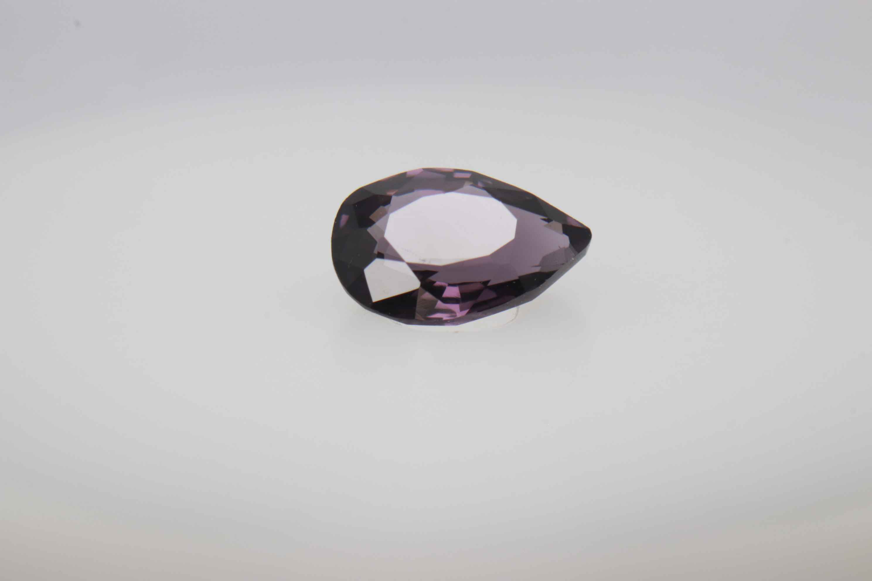 0.7ct Purple Spinel VVS Oval Shape (6.7x4.6x2.6 mm) Unheated gemstone from Sri Lanka
