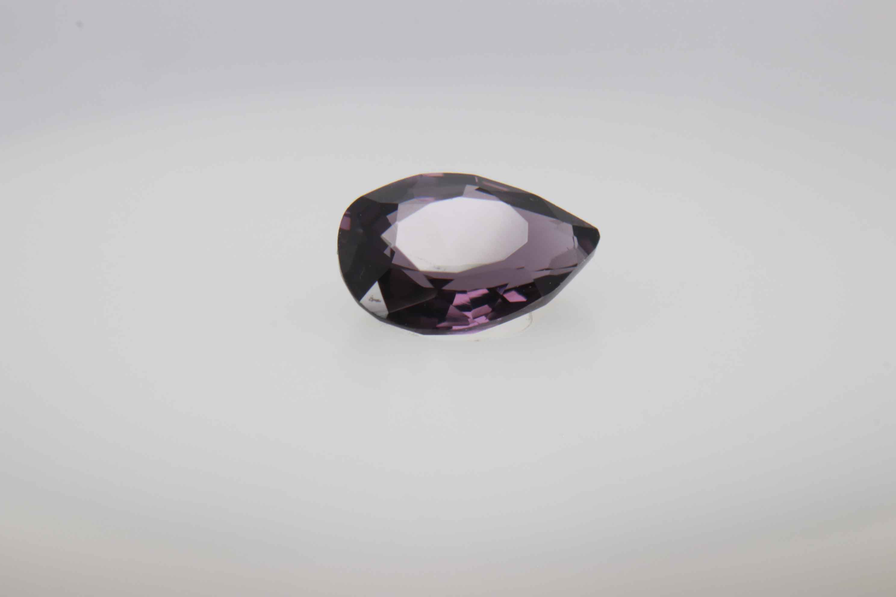 0.7ct Purple Spinel VVS Oval Shape (6.7x4.6x2.6 mm) Unheated gemstone from Sri Lanka