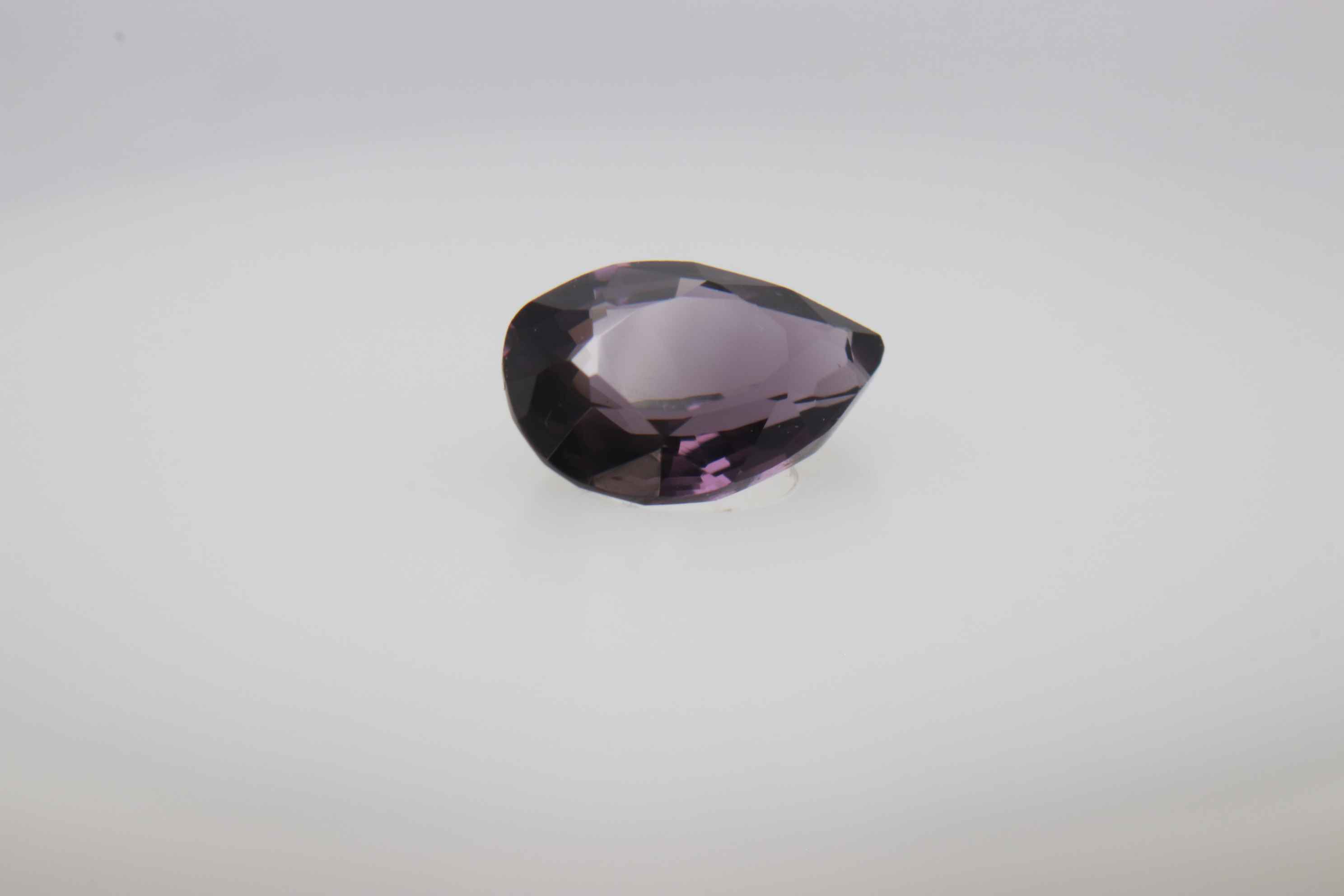 0.7ct Purple Spinel VVS Oval Shape (6.7x4.6x2.6 mm) Unheated gemstone from Sri Lanka