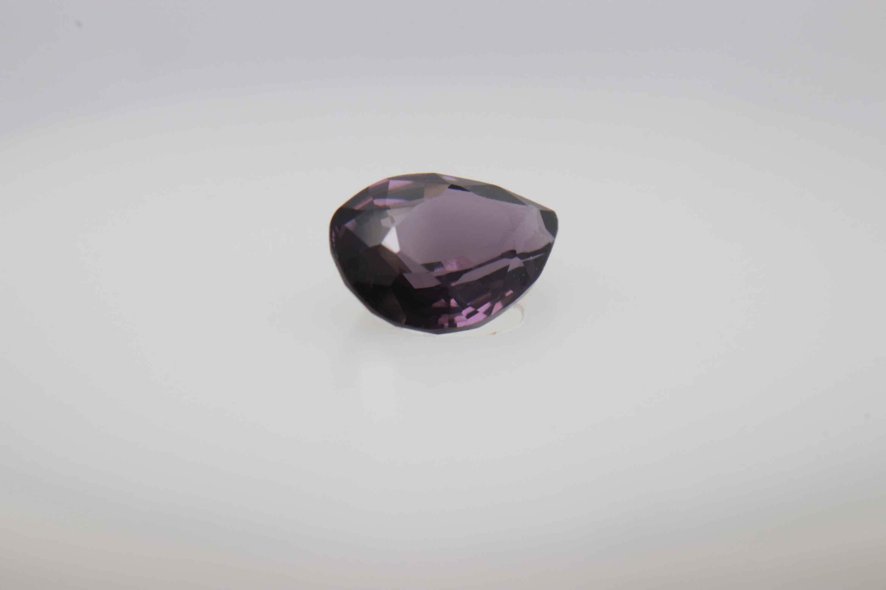 0.7ct Purple Spinel VVS Oval Shape (6.7x4.6x2.6 mm) Unheated gemstone from Sri Lanka