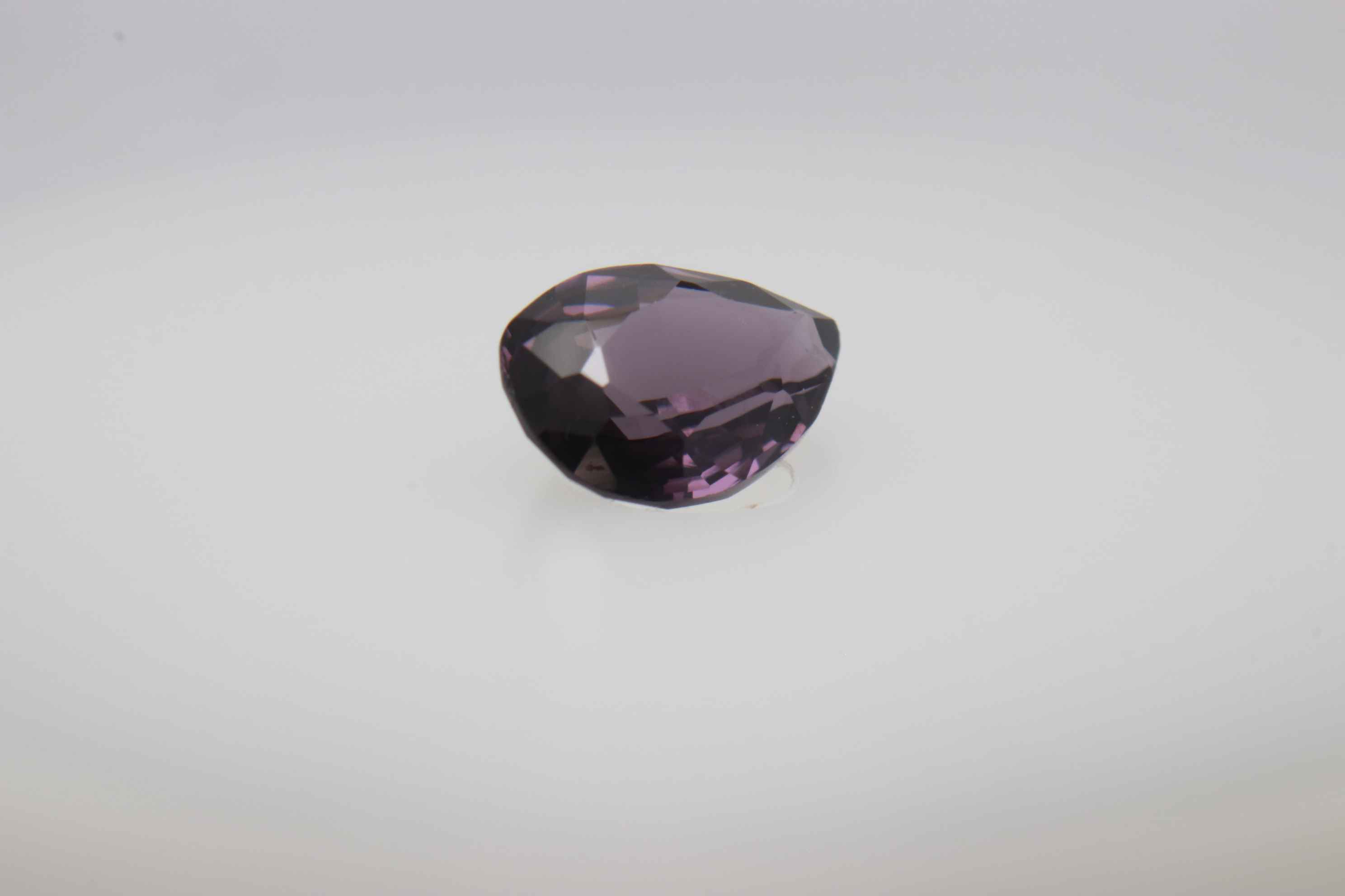 0.7ct Purple Spinel VVS Oval Shape (6.7x4.6x2.6 mm) Unheated gemstone from Sri Lanka
