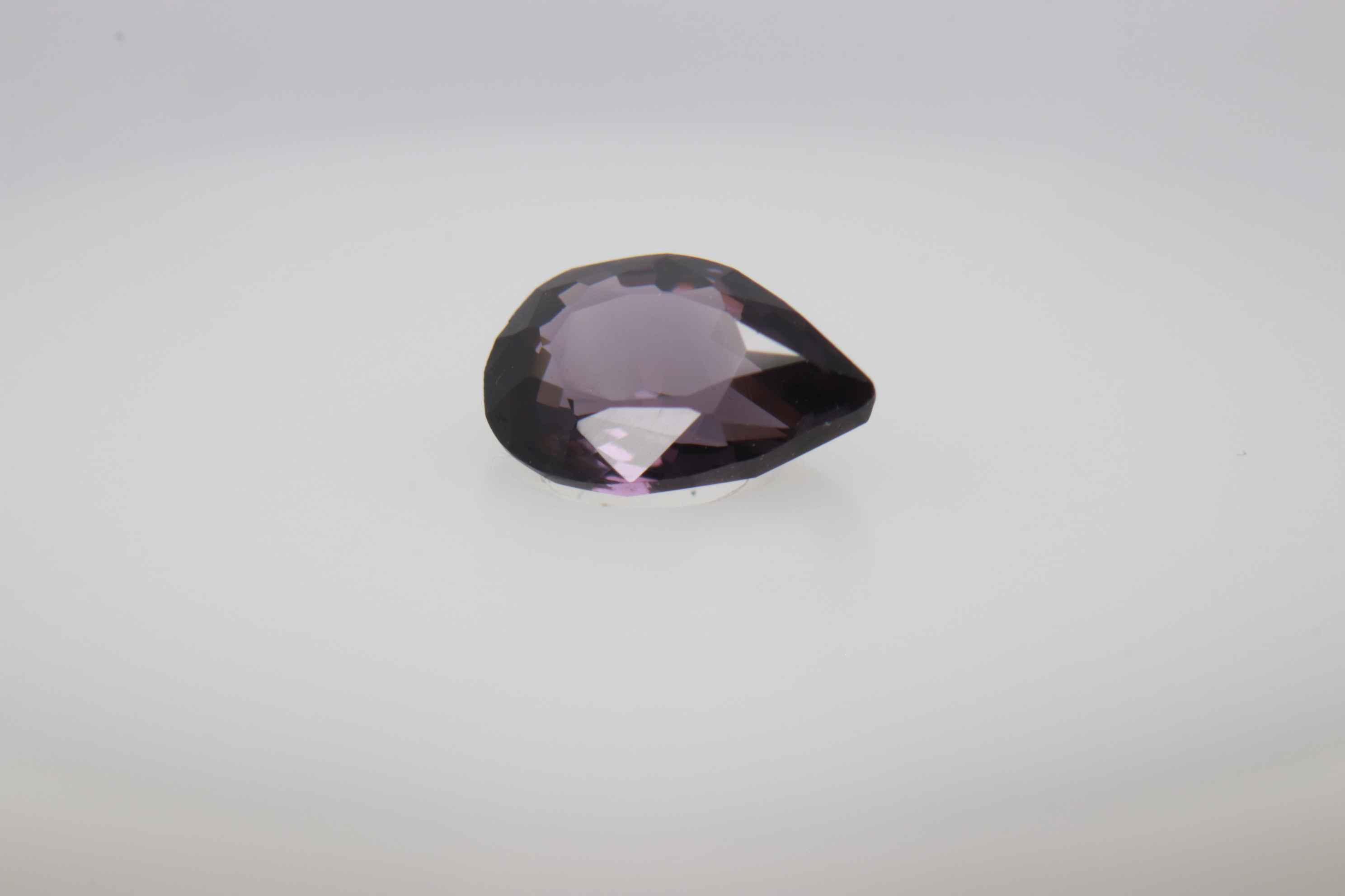 0.7ct Purple Spinel VVS Oval Shape (6.7x4.6x2.6 mm) Unheated gemstone from Sri Lanka