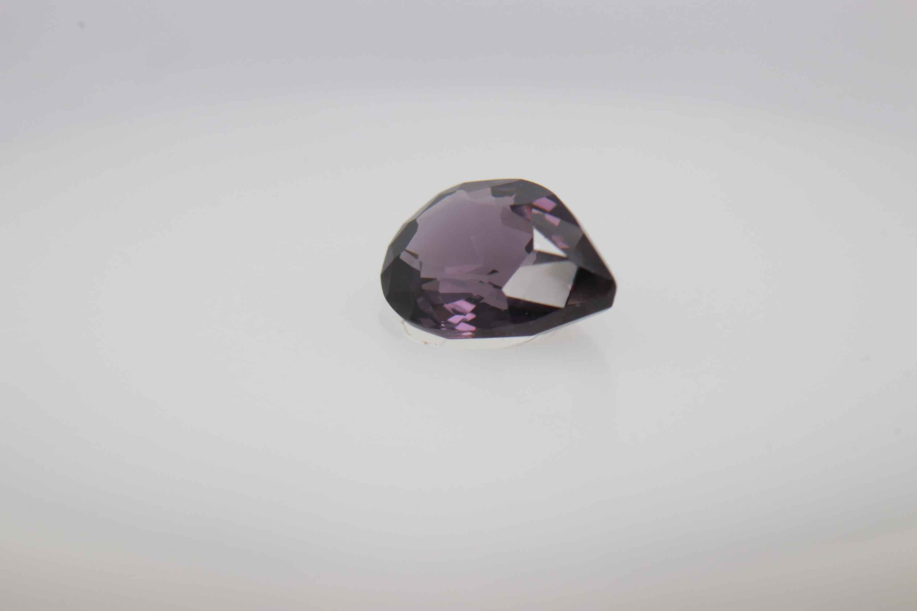 0.7ct Purple Spinel VVS Oval Shape (6.7x4.6x2.6 mm) Unheated gemstone from Sri Lanka