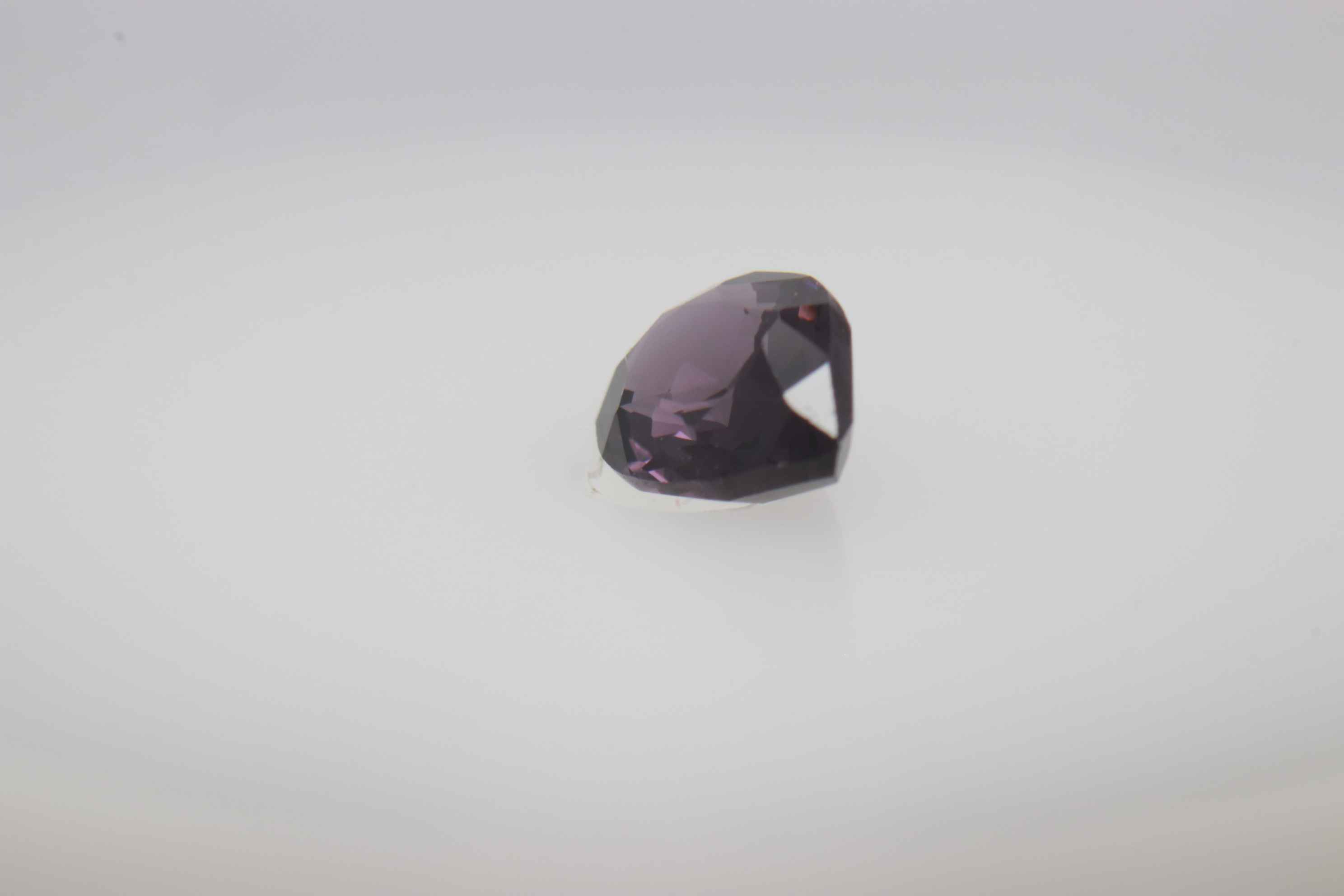0.7ct Purple Spinel VVS Oval Shape (6.7x4.6x2.6 mm) Unheated gemstone from Sri Lanka