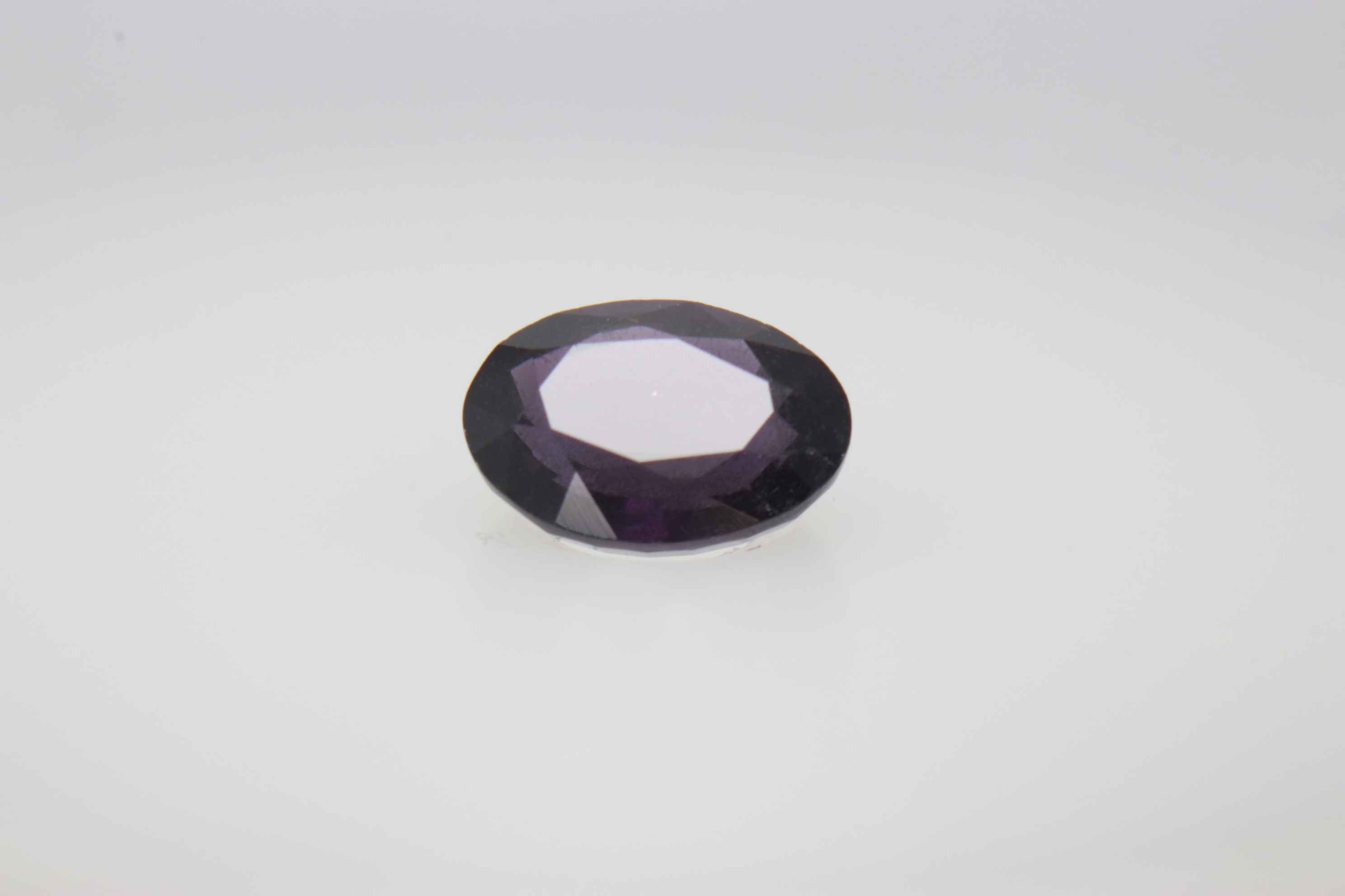 0.8ct Purple Spinel Vs1 Oval Shape (6.1x4.8x3 mm) Unheated gemstone from Sri Lanka