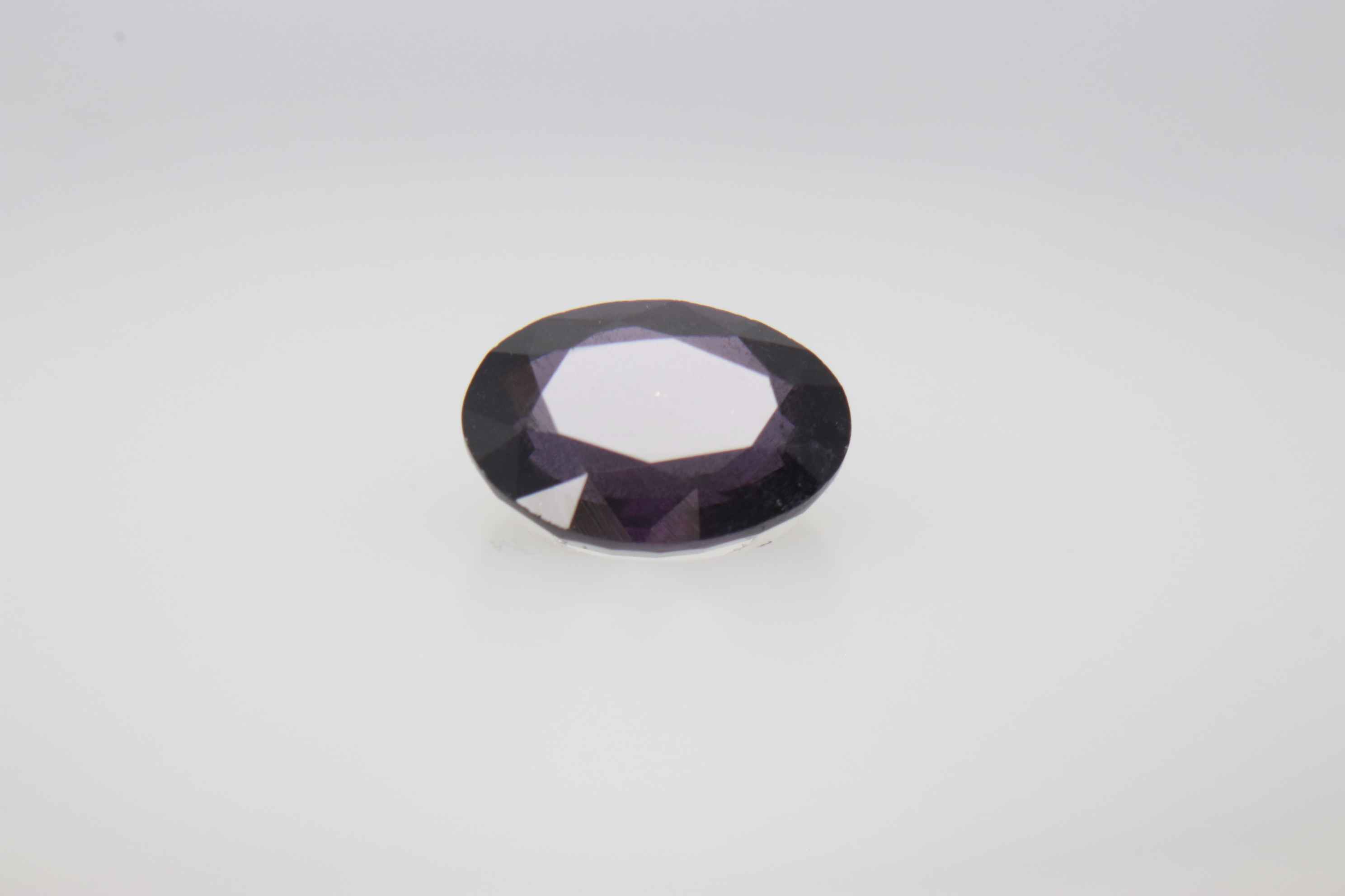 0.8ct Purple Spinel Vs1 Oval Shape (6.1x4.8x3 mm) Unheated gemstone from Sri Lanka