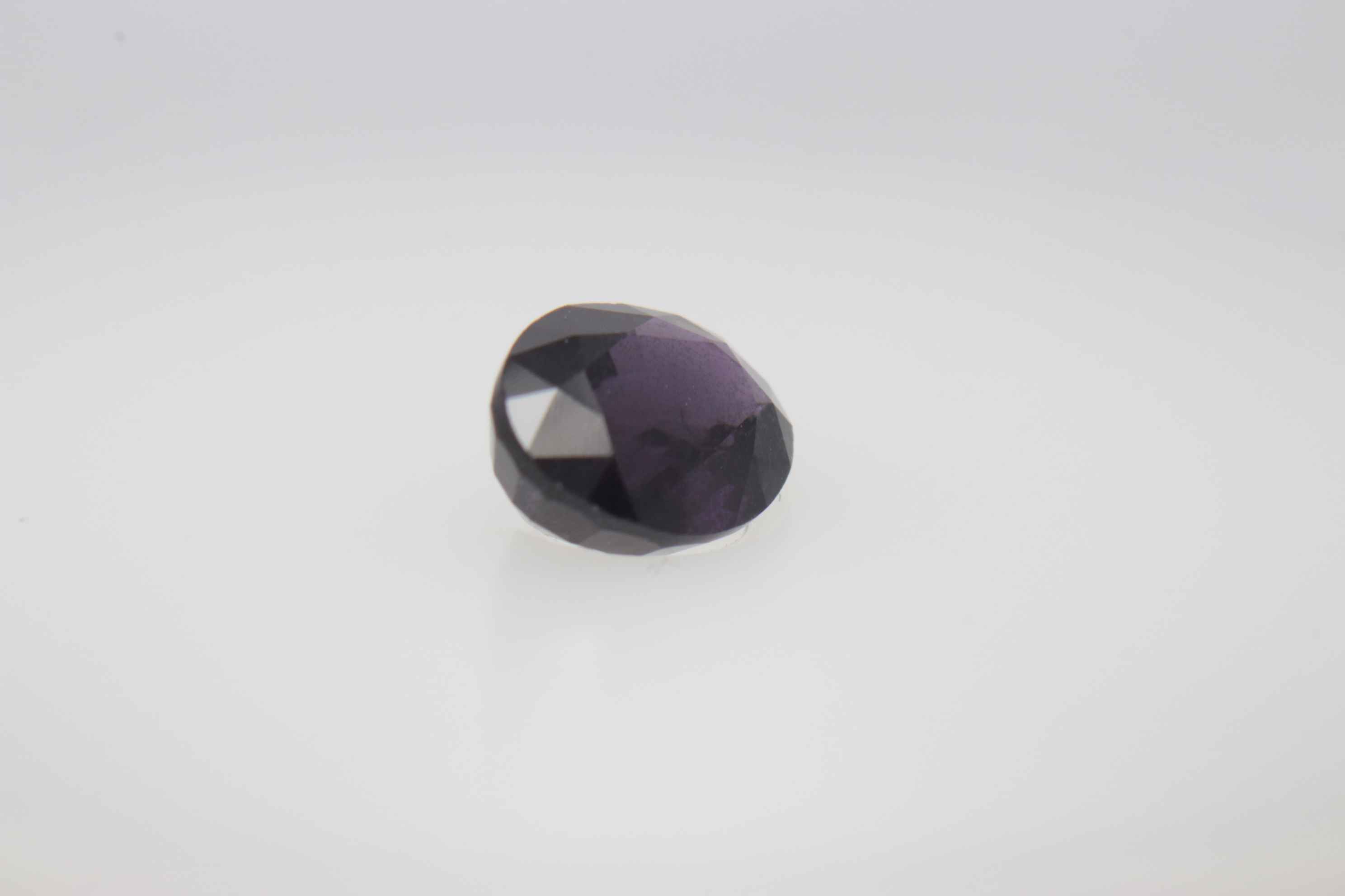 0.8ct Purple Spinel Vs1 Oval Shape (6.1x4.8x3 mm) Unheated gemstone from Sri Lanka