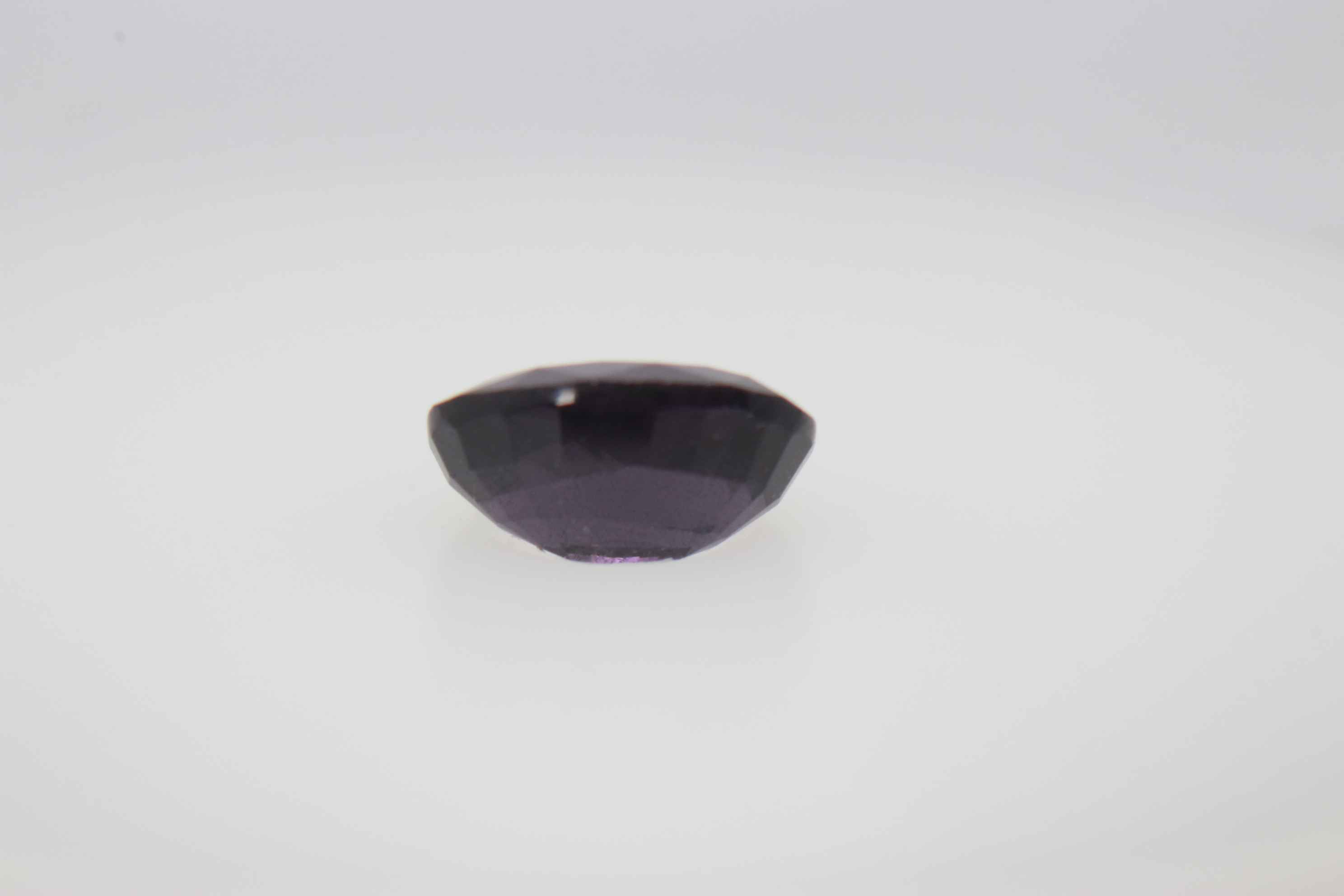 0.8ct Purple Spinel Vs1 Oval Shape (6.1x4.8x3 mm) Unheated gemstone from Sri Lanka