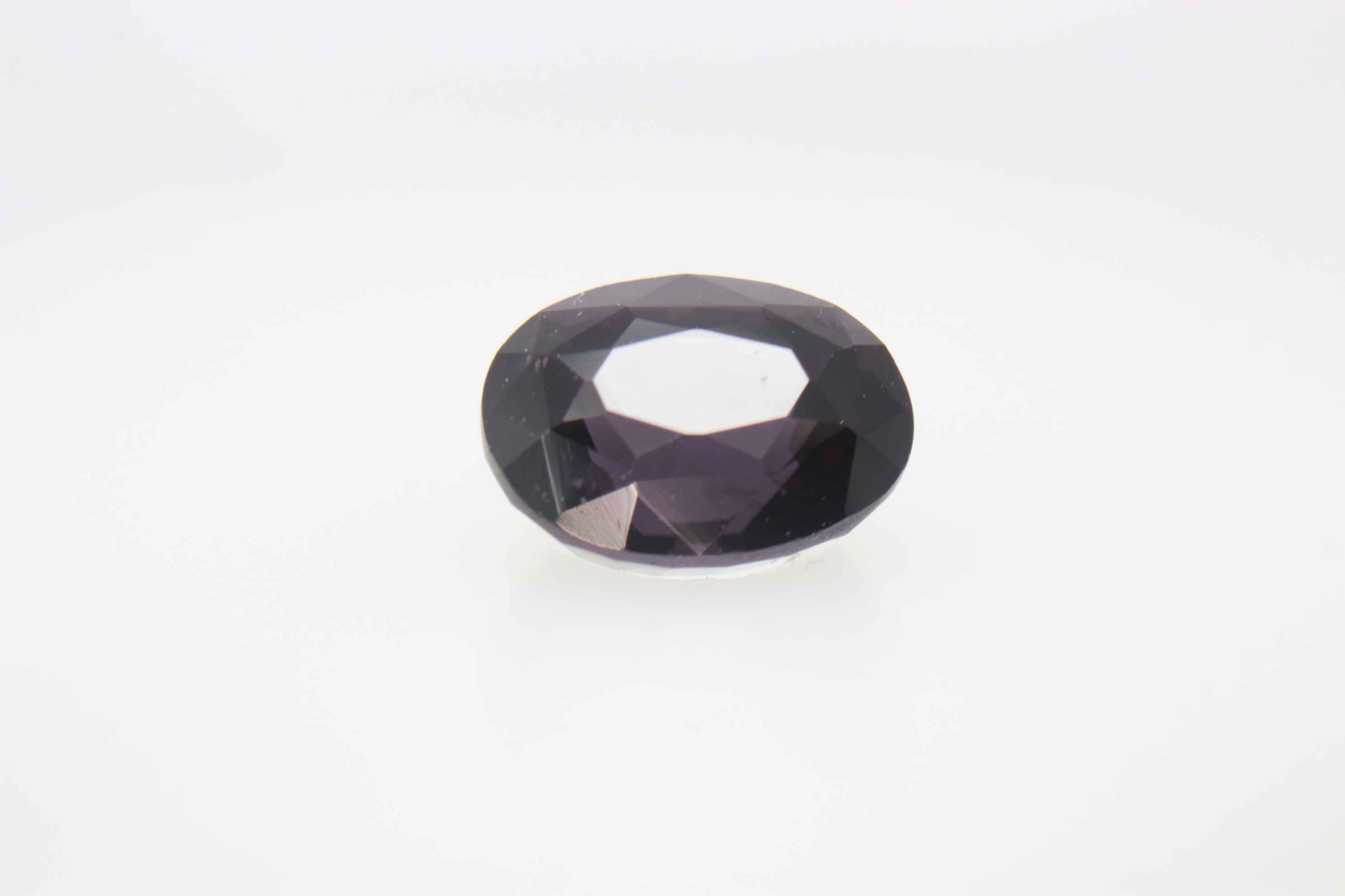 1.2ct Purple Spinel VVS Oval Shape (6.7x5.3x4.6 mm) Unheated gemstone from Sri Lanka