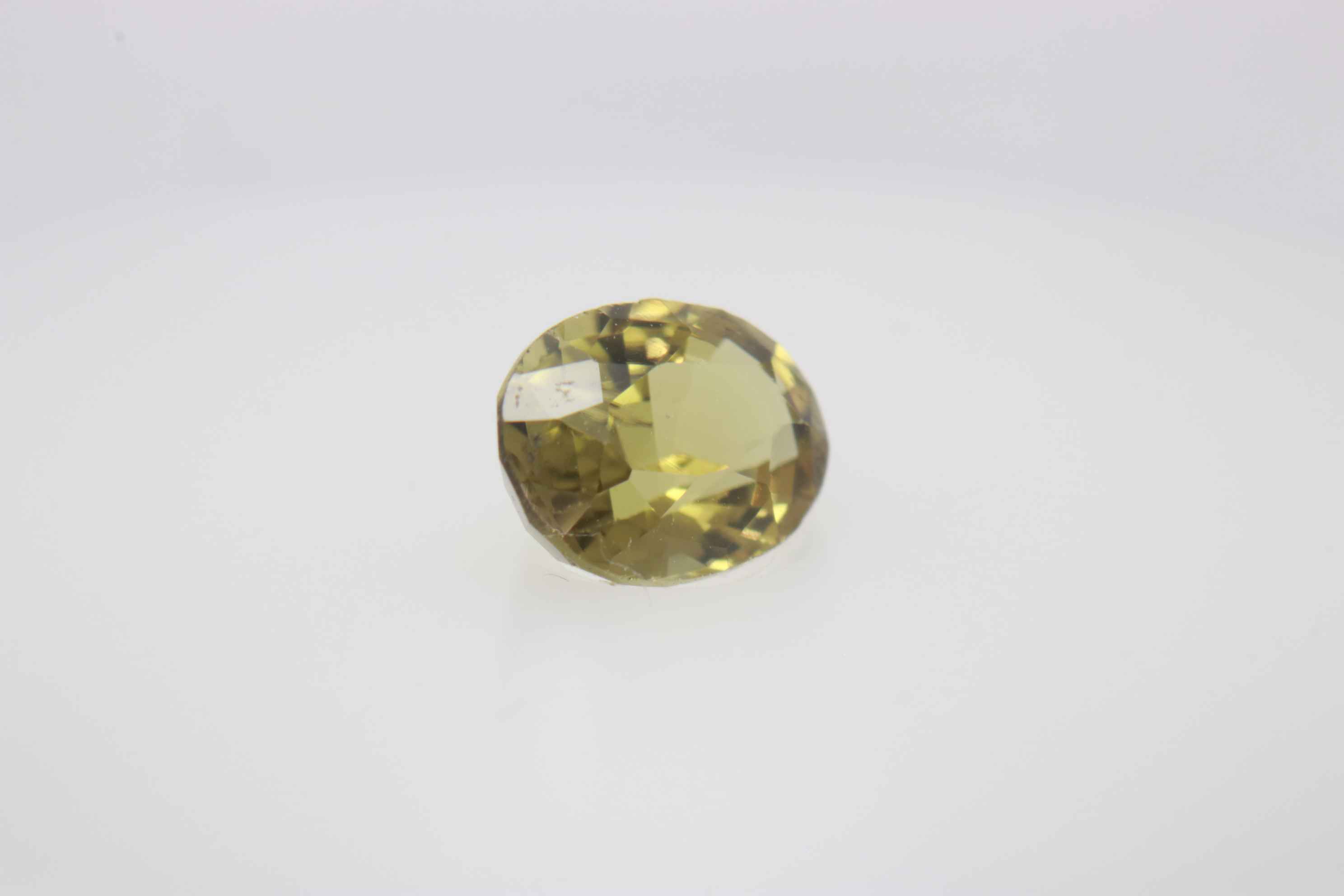 0.7ct Light Goldenrod Yellow Spinel VVS Oval Shape (6.3x4.5x3.3 mm) Unheated gemstone from Sri Lanka