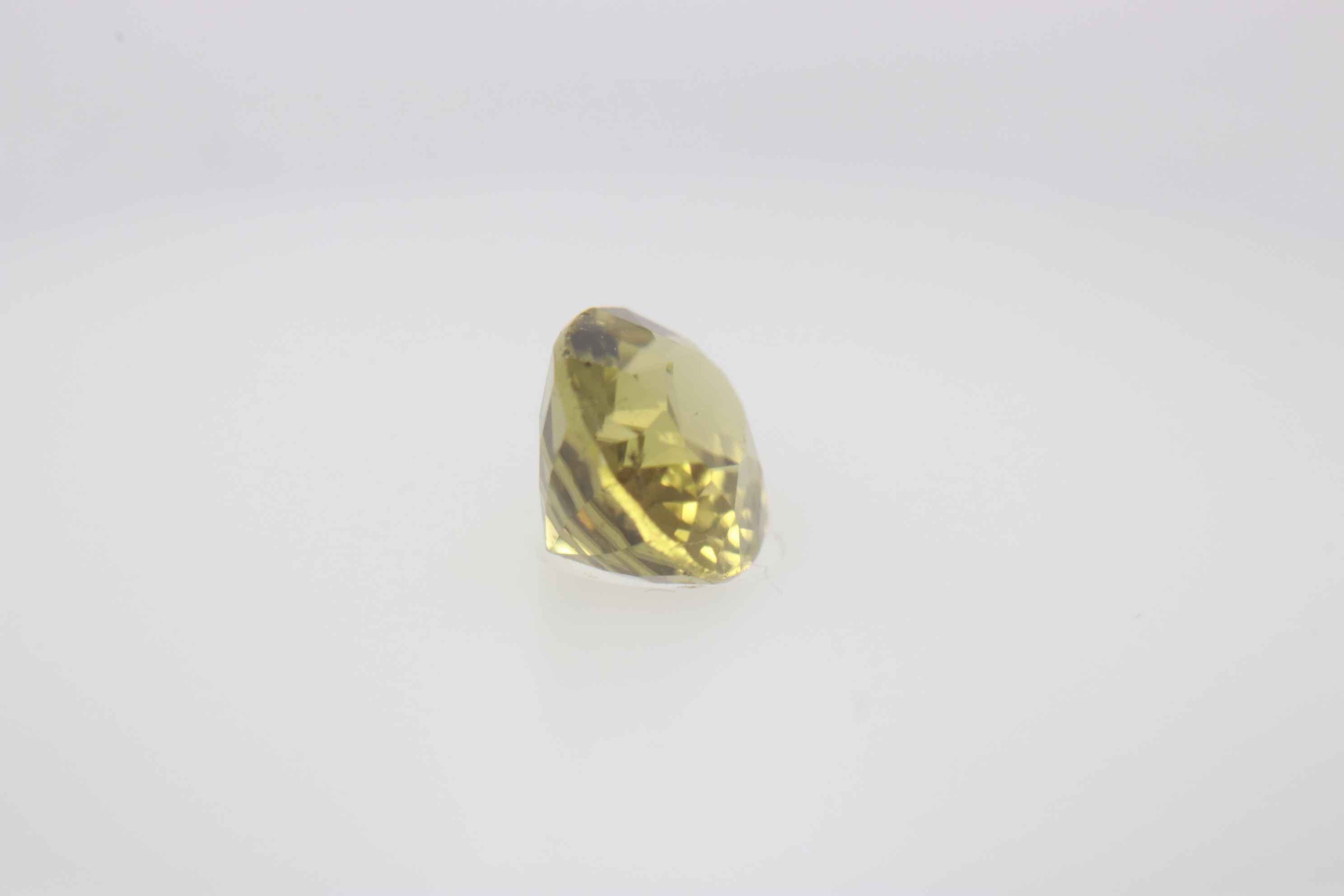 0.7ct Light Goldenrod Yellow Spinel VVS Oval Shape (6.3x4.5x3.3 mm) Unheated gemstone from Sri Lanka