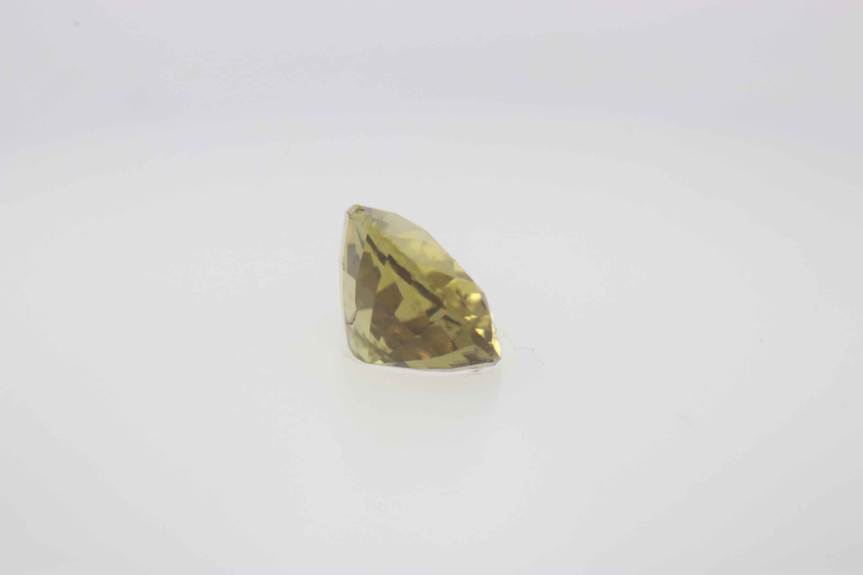 0.7ct Light Goldenrod Yellow Spinel VVS Oval Shape (6.3x4.5x3.3 mm) Unheated gemstone from Sri Lanka