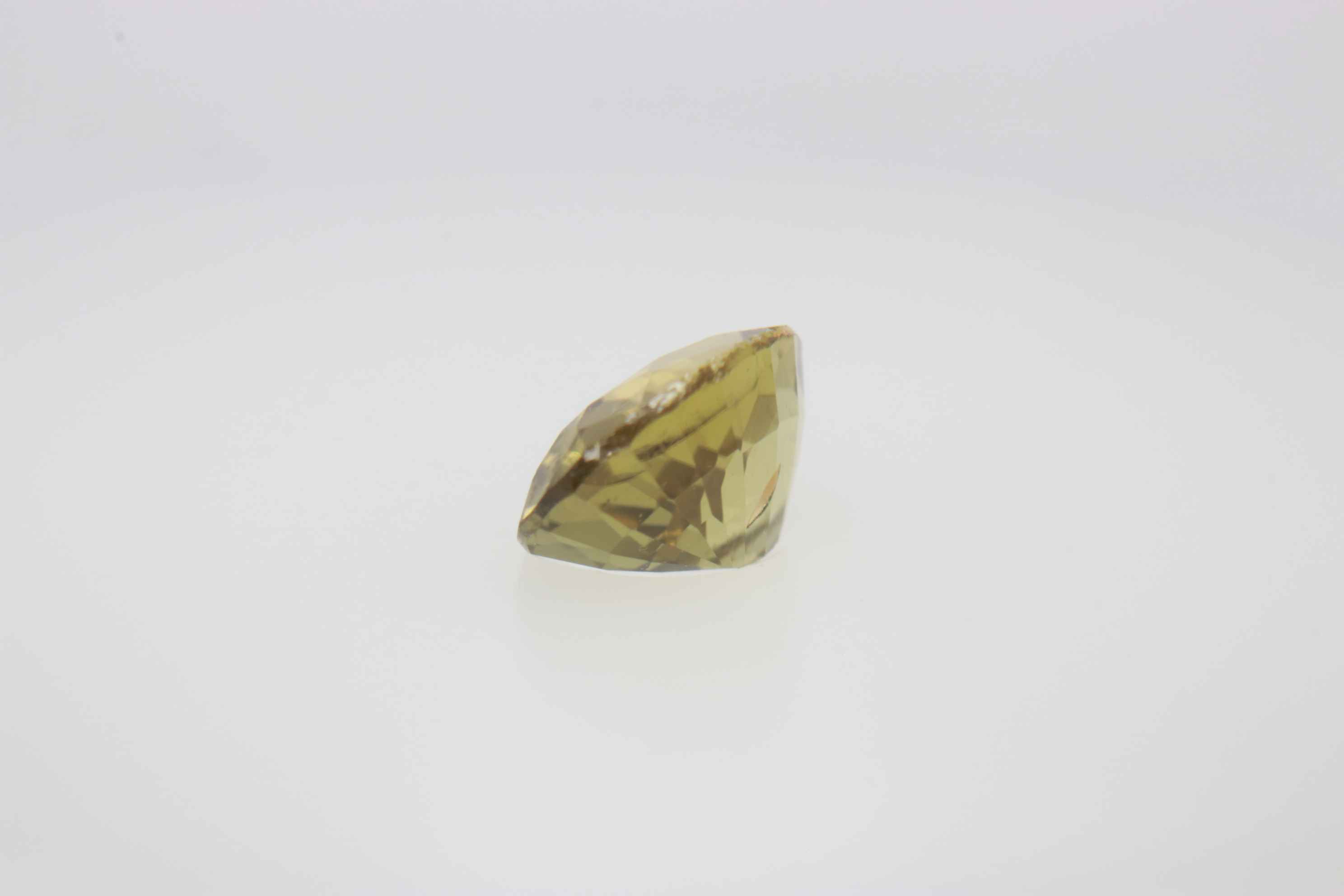 0.7ct Light Goldenrod Yellow Spinel VVS Oval Shape (6.3x4.5x3.3 mm) Unheated gemstone from Sri Lanka