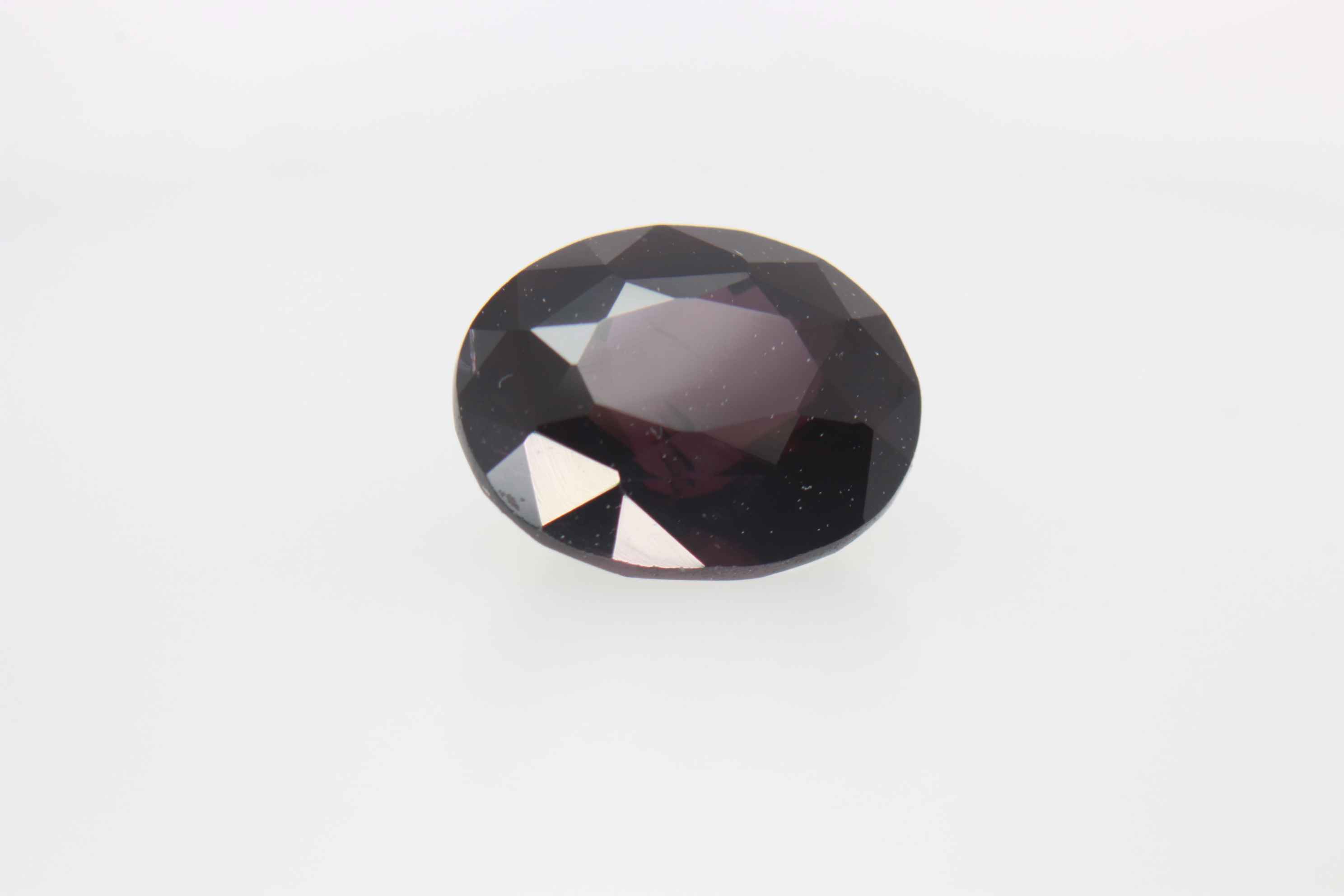 1.5ct Purple Spinel VVS Oval Shape (7.3x6.0x4.1 mm) Unheated gemstone from Sri Lanka
