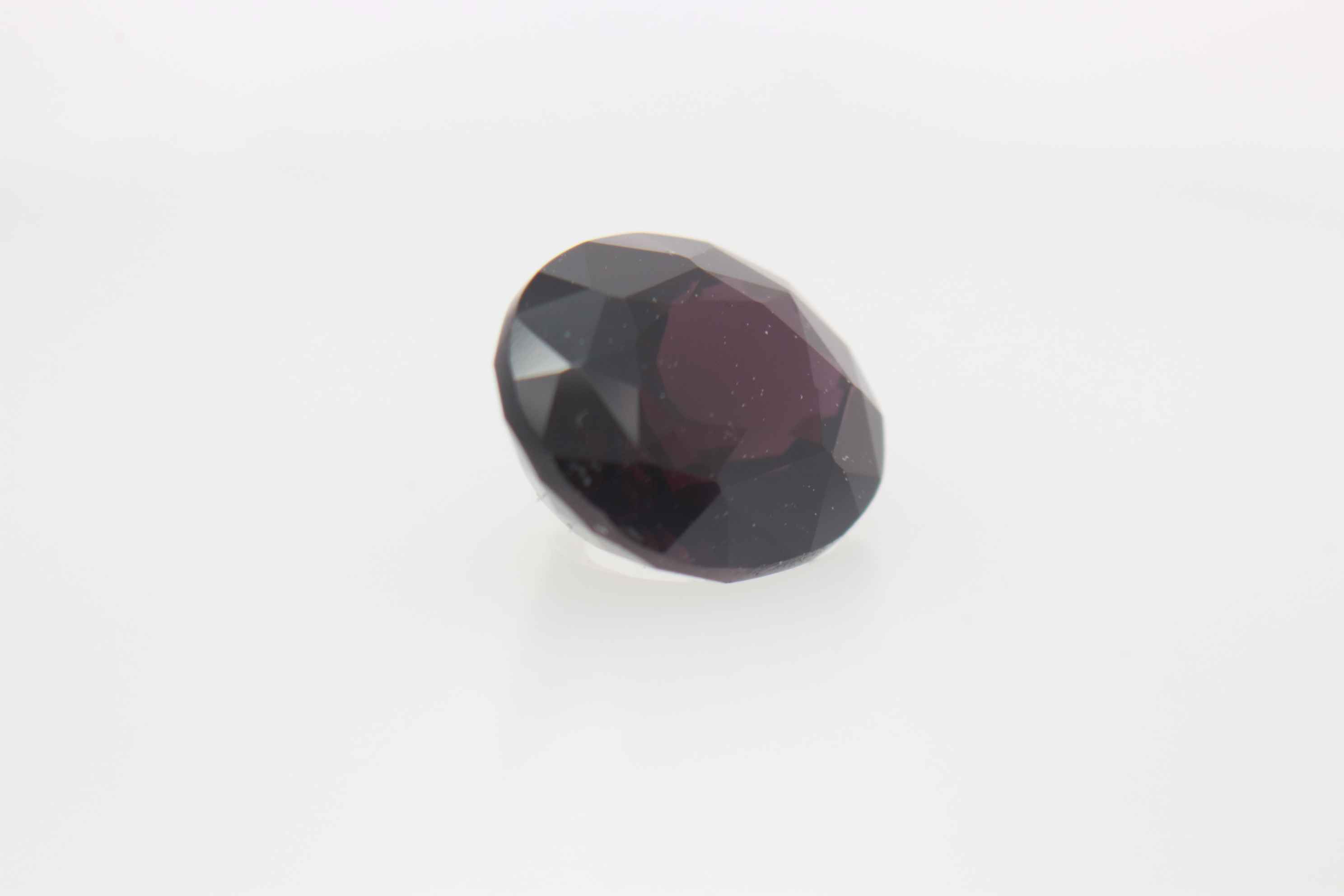 1.5ct Purple Spinel VVS Oval Shape (7.3x6.0x4.1 mm) Unheated gemstone from Sri Lanka