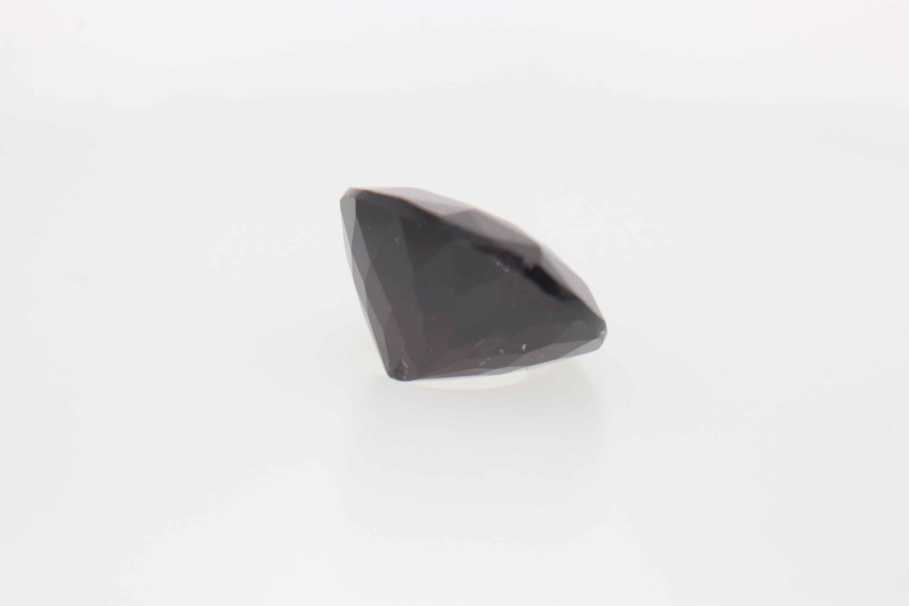 1.5ct Purple Spinel VVS Oval Shape (7.3x6.0x4.1 mm) Unheated gemstone from Sri Lanka
