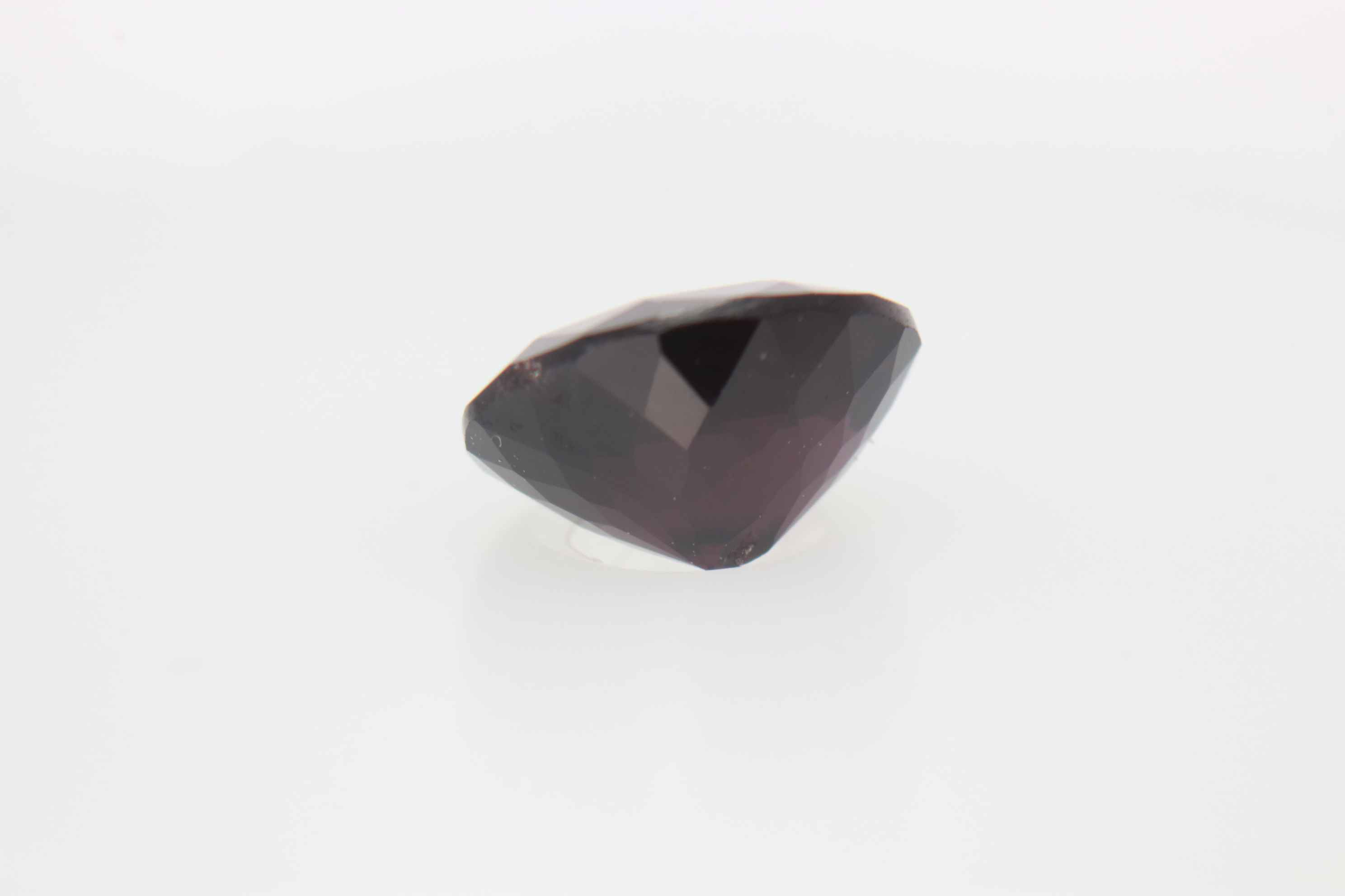 1.5ct Purple Spinel VVS Oval Shape (7.3x6.0x4.1 mm) Unheated gemstone from Sri Lanka
