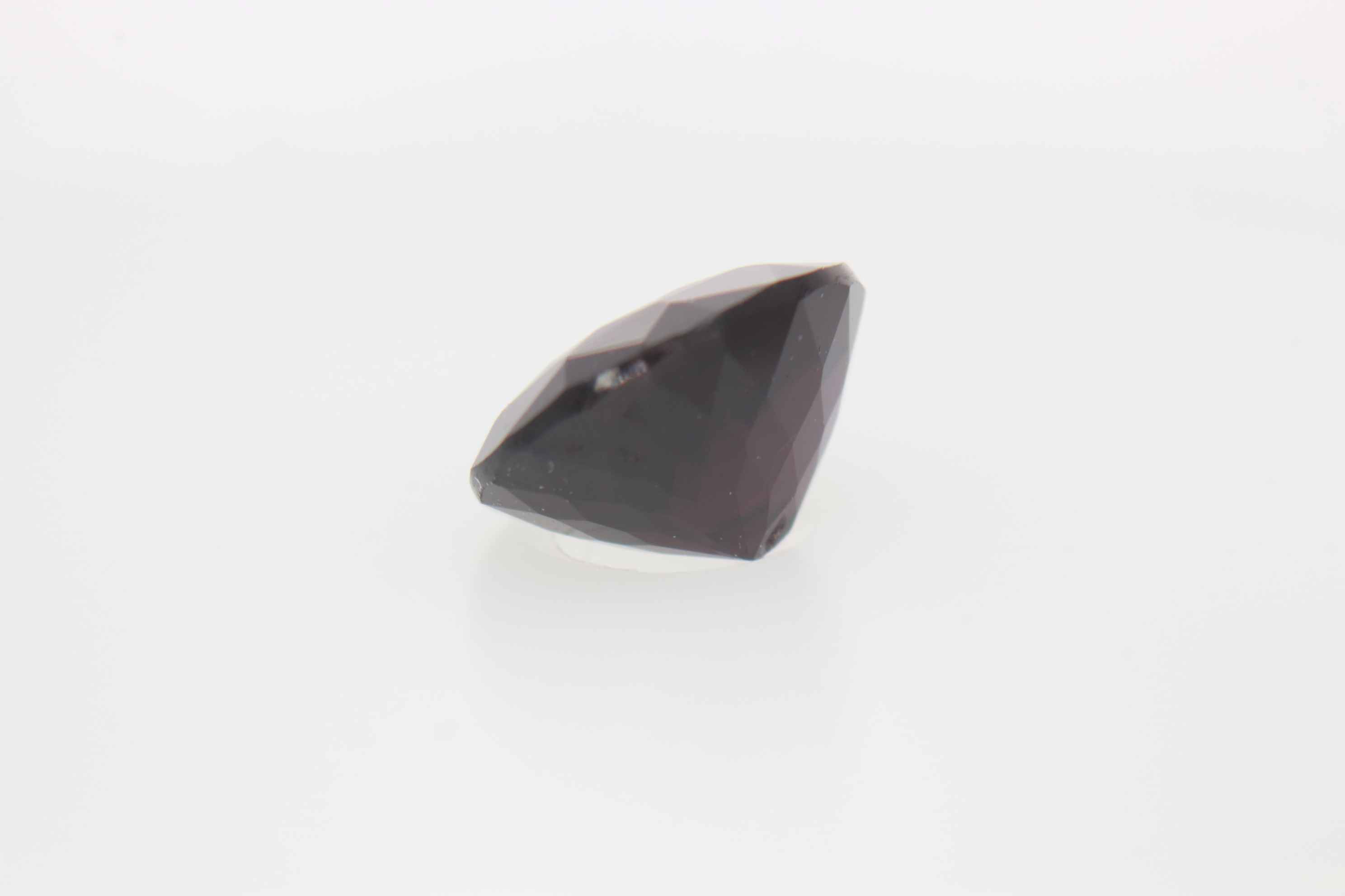 1.5ct Purple Spinel VVS Oval Shape (7.3x6.0x4.1 mm) Unheated gemstone from Sri Lanka