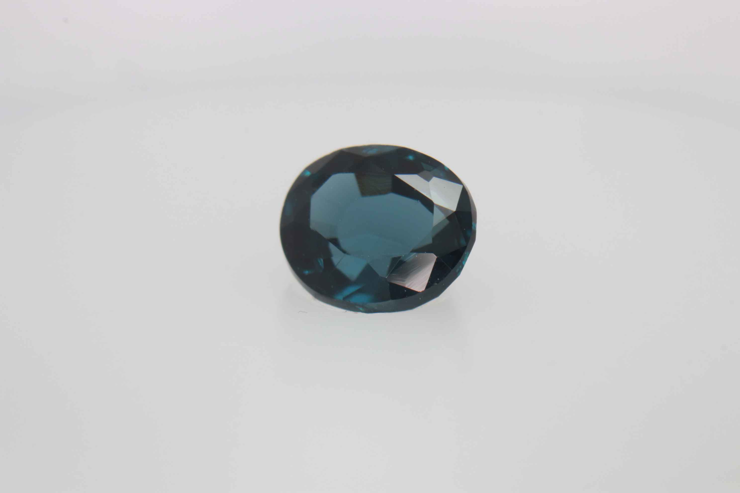 0.8ct Alice Blue Spinel VVS Oval Shape (6.0x4.9x3.0 mm) Unheated gemstone from Sri Lanka
