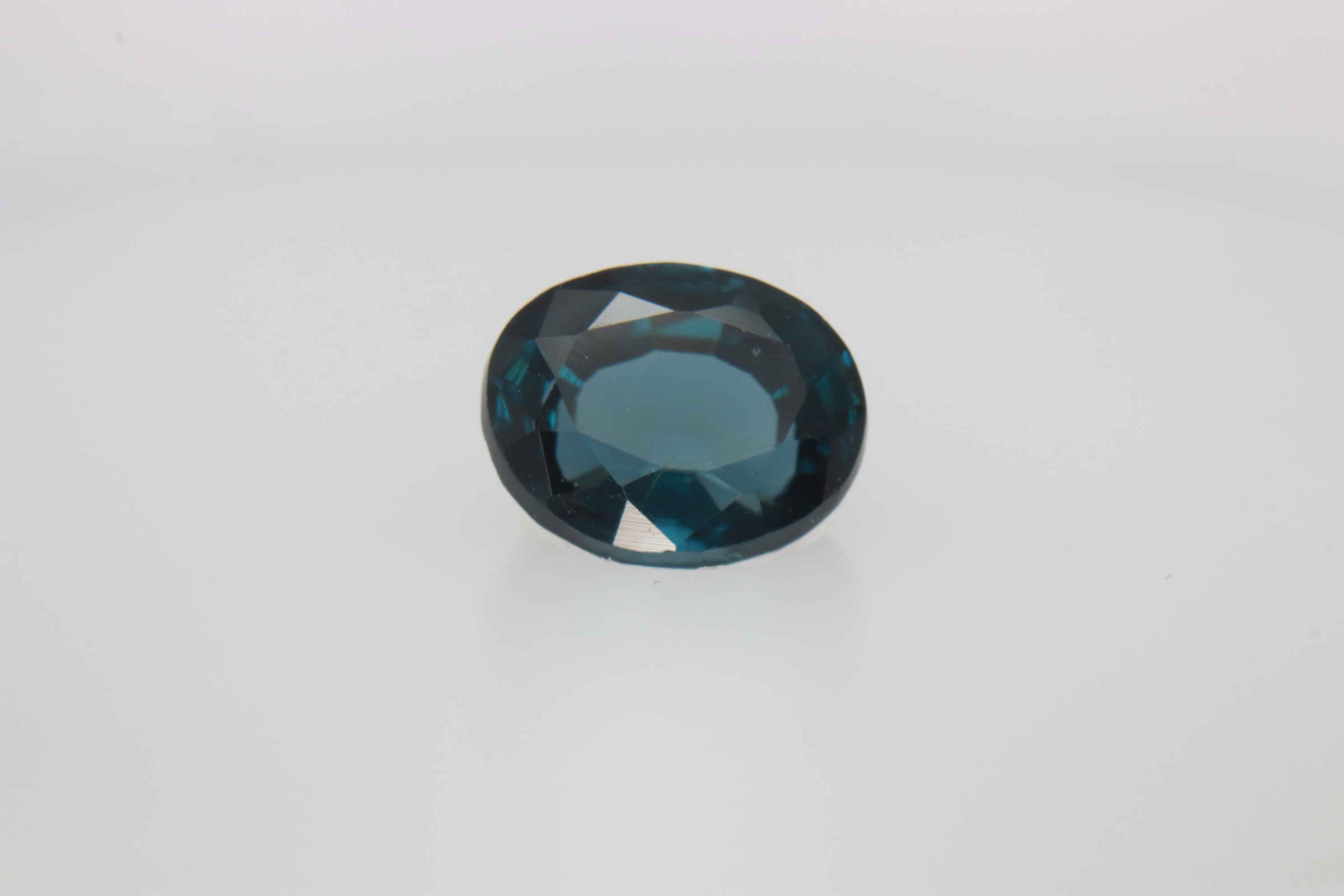 0.8ct Alice Blue Spinel VVS Oval Shape (6.0x4.9x3.0 mm) Unheated gemstone from Sri Lanka