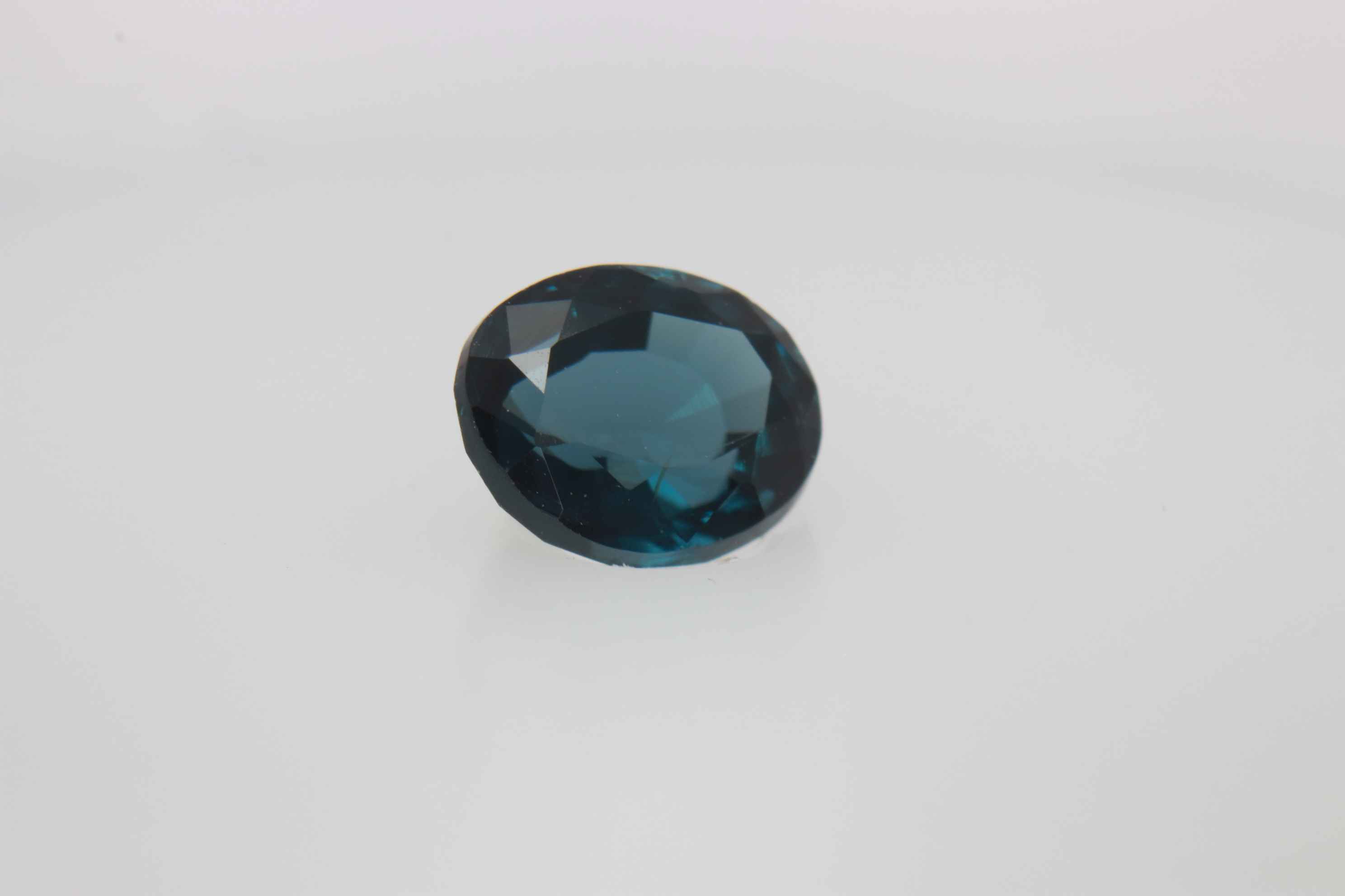 0.8ct Alice Blue Spinel VVS Oval Shape (6.0x4.9x3.0 mm) Unheated gemstone from Sri Lanka