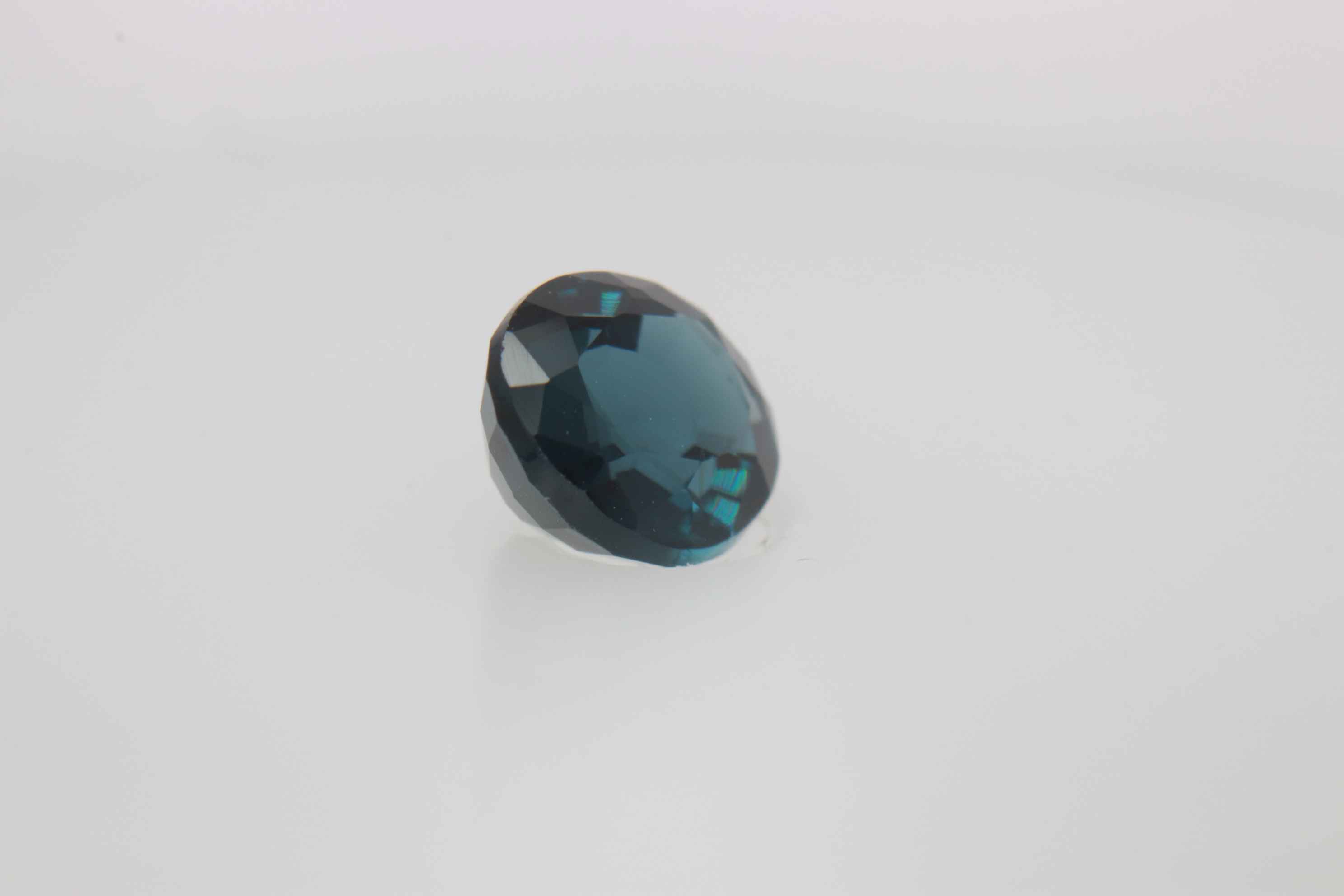 0.8ct Alice Blue Spinel VVS Oval Shape (6.0x4.9x3.0 mm) Unheated gemstone from Sri Lanka
