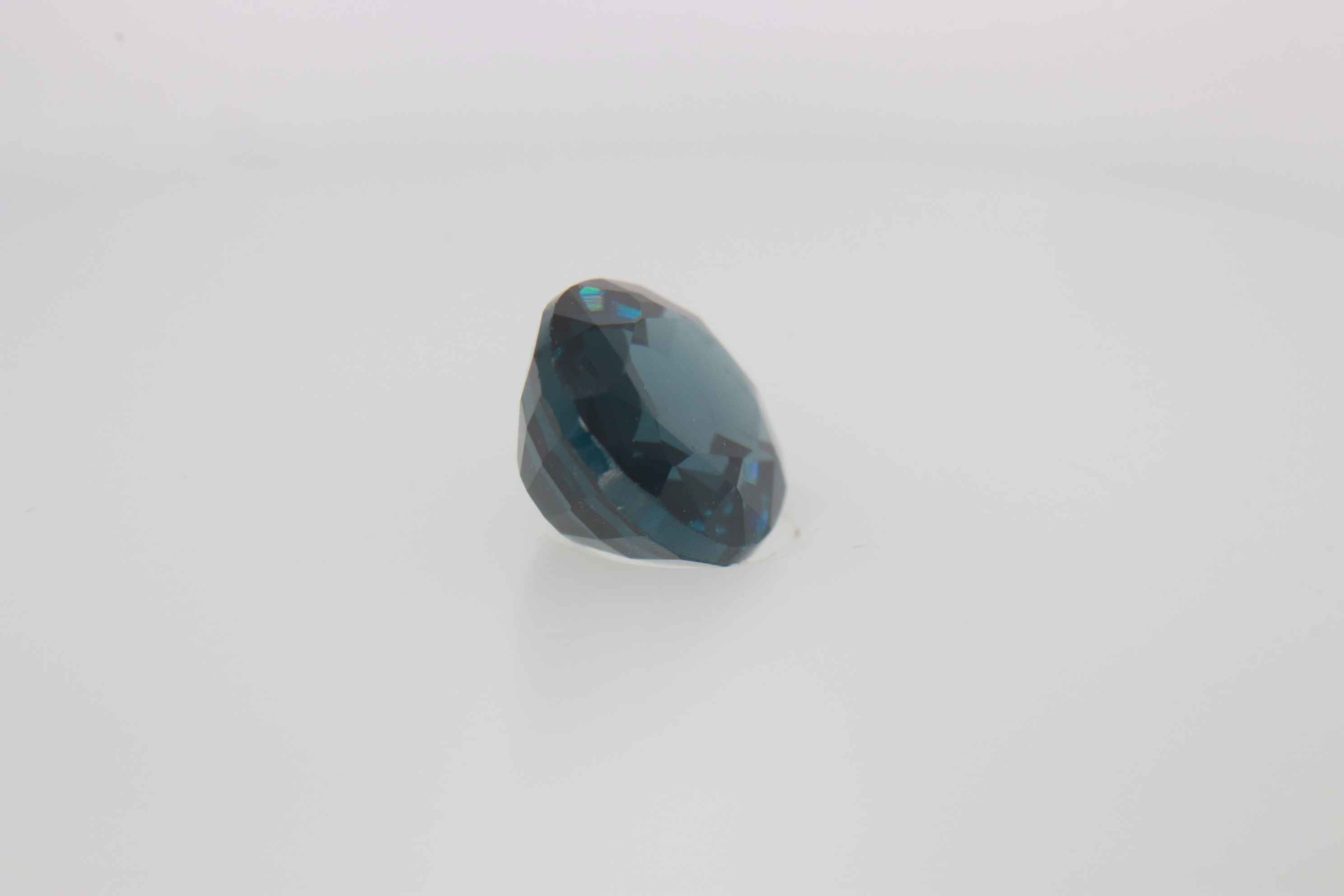 0.8ct Alice Blue Spinel VVS Oval Shape (6.0x4.9x3.0 mm) Unheated gemstone from Sri Lanka