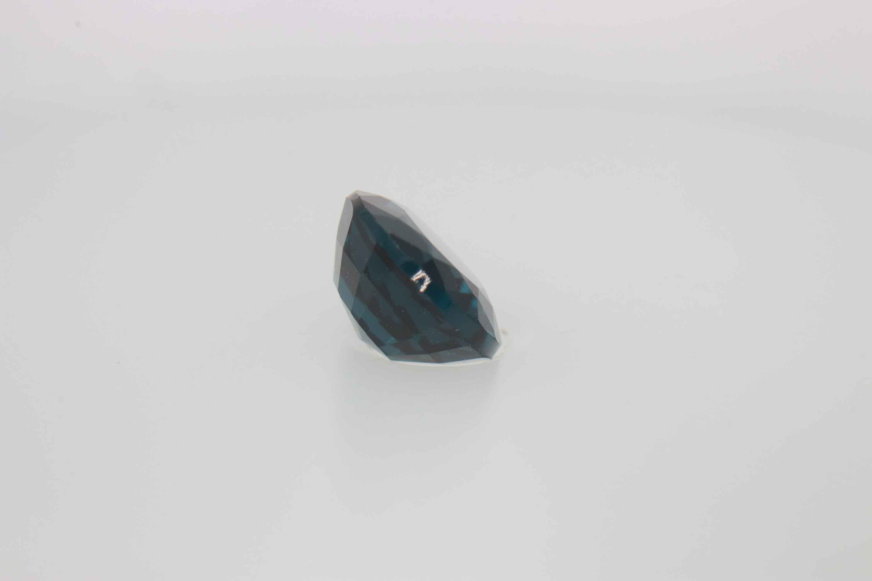 0.8ct Alice Blue Spinel VVS Oval Shape (6.0x4.9x3.0 mm) Unheated gemstone from Sri Lanka
