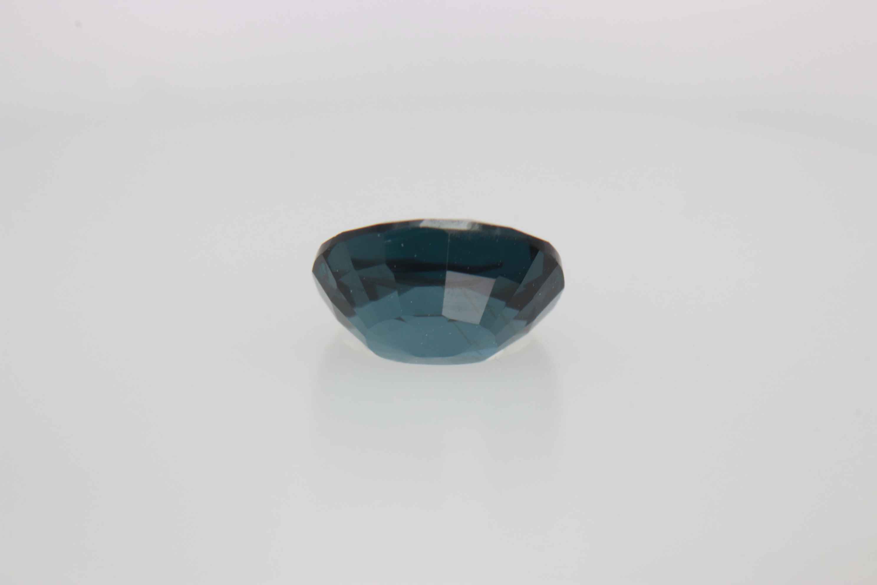 0.8ct Alice Blue Spinel VVS Oval Shape (6.0x4.9x3.0 mm) Unheated gemstone from Sri Lanka