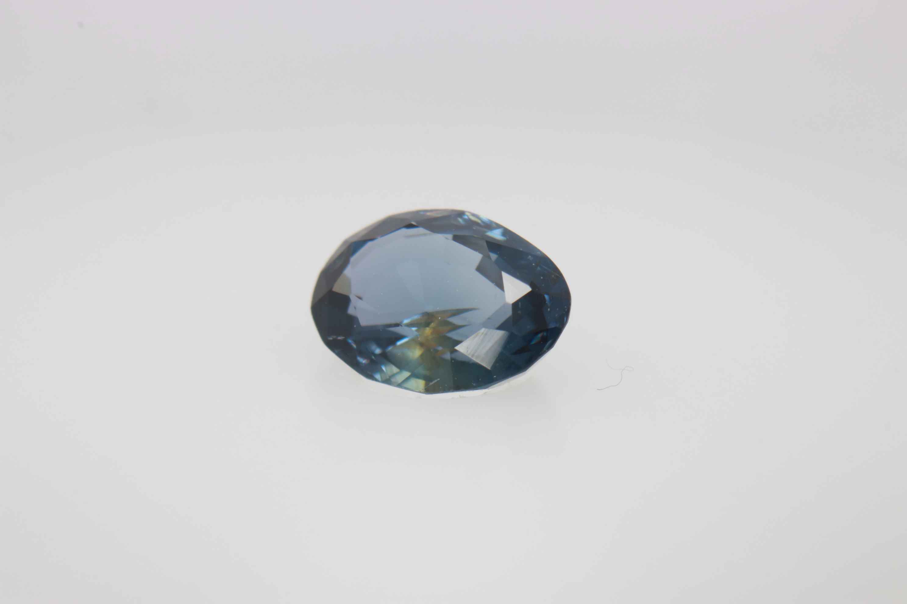 0.6ct Cobolt Spinel VVS Oval Shape (6.5x4.8x2.7 mm) Unheated gemstone from Sri Lanka