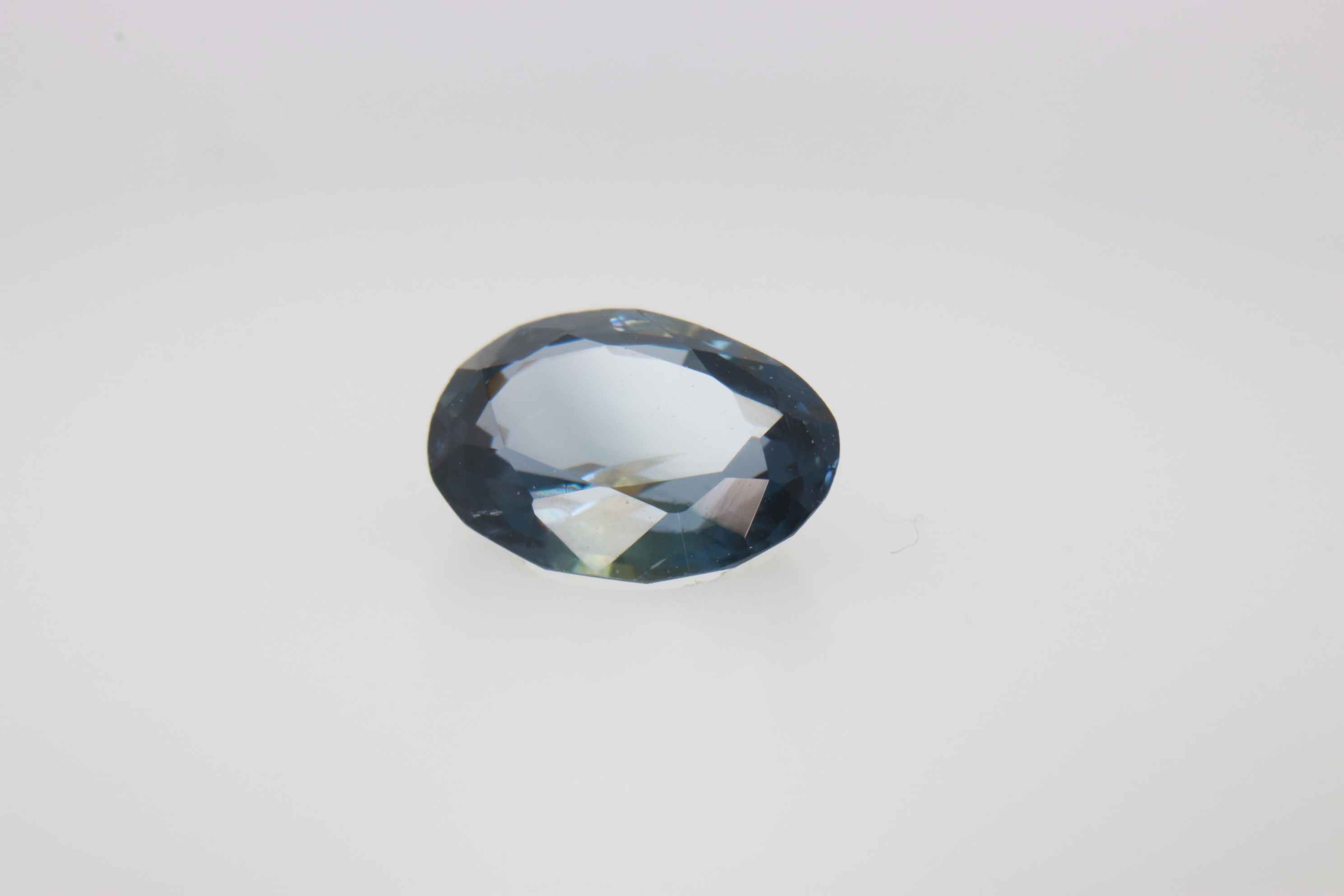 0.6ct Cobolt Spinel VVS Oval Shape (6.5x4.8x2.7 mm) Unheated gemstone from Sri Lanka