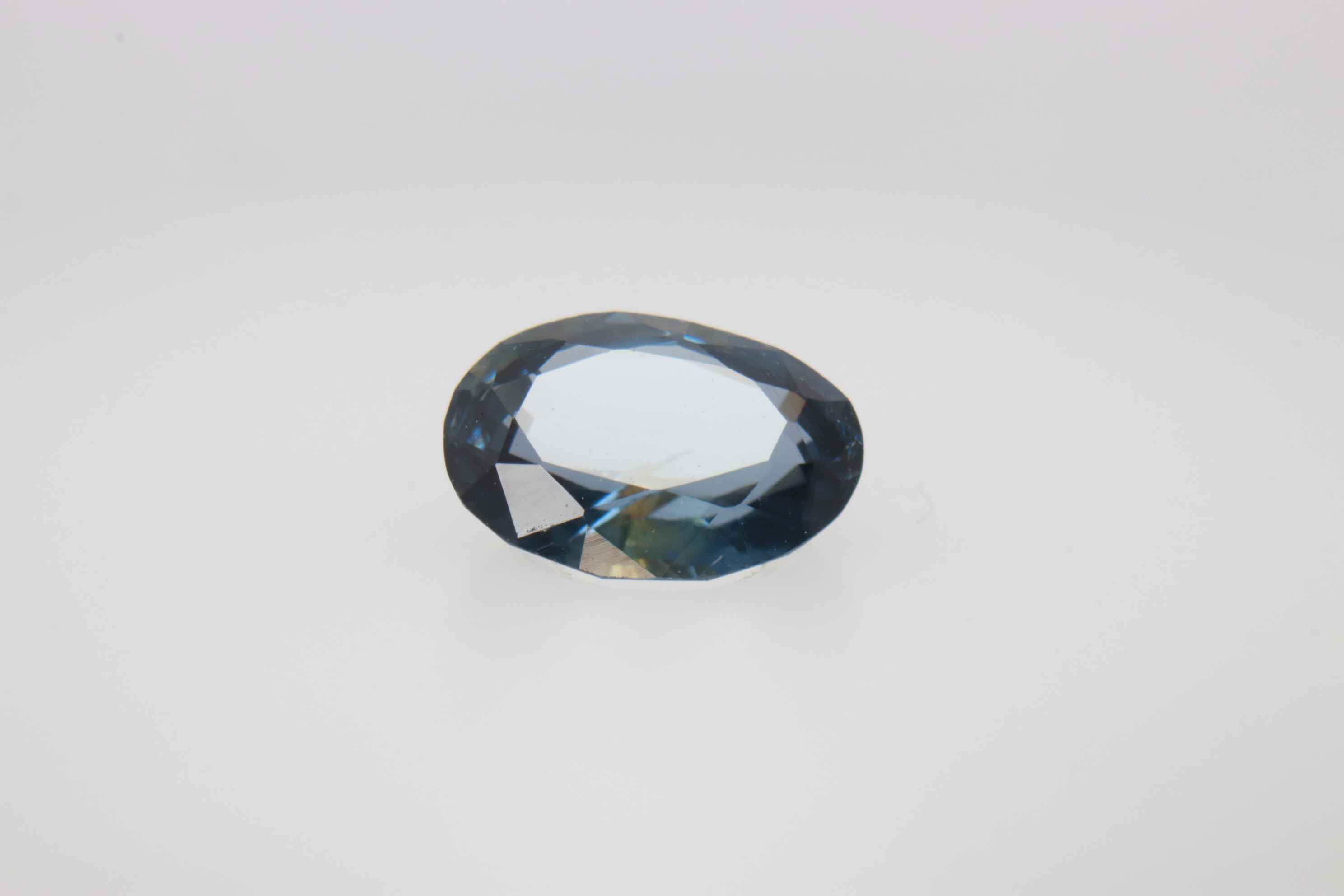 0.6ct Cobolt Spinel VVS Oval Shape (6.5x4.8x2.7 mm) Unheated gemstone from Sri Lanka