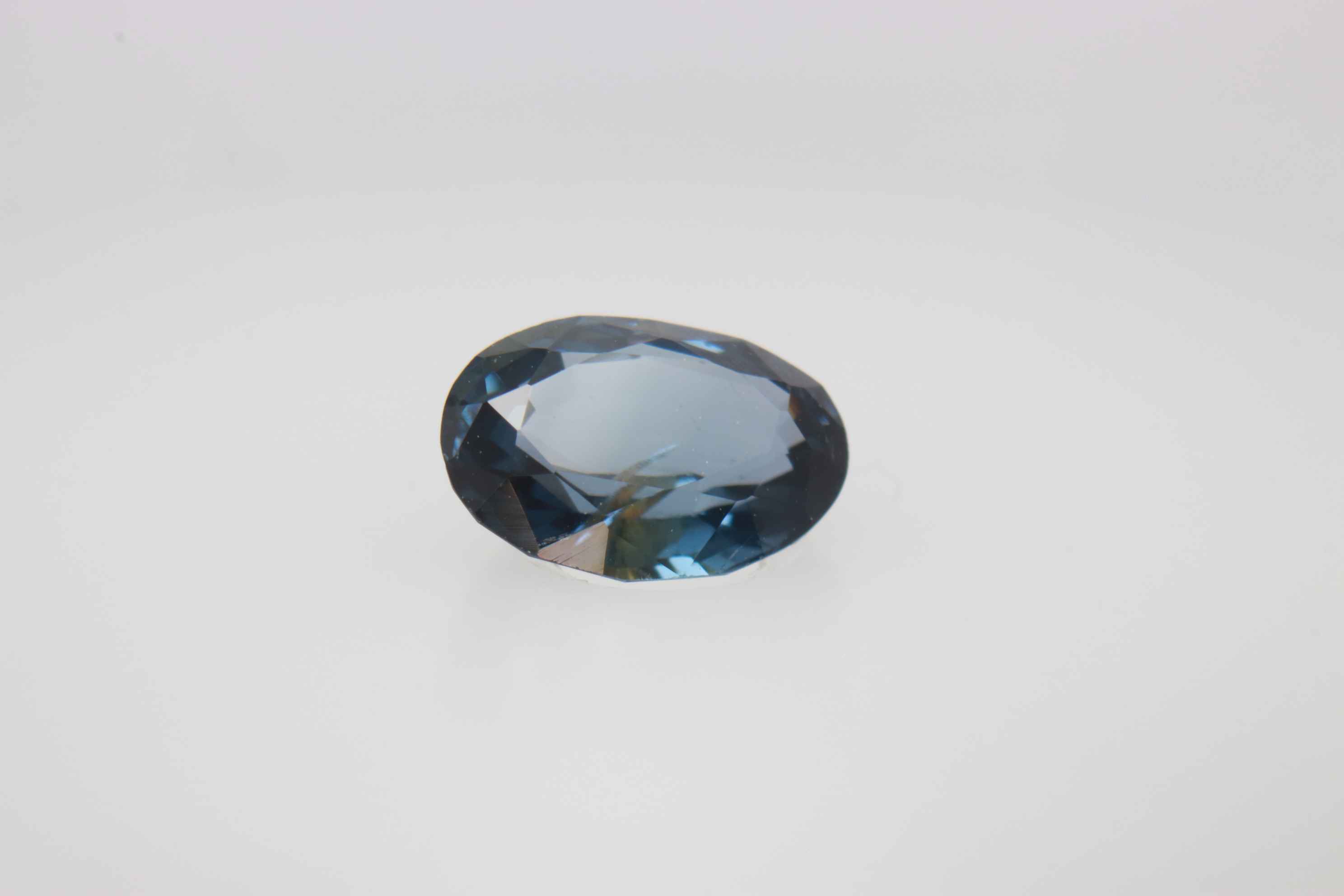 0.6ct Cobolt Spinel VVS Oval Shape (6.5x4.8x2.7 mm) Unheated gemstone from Sri Lanka