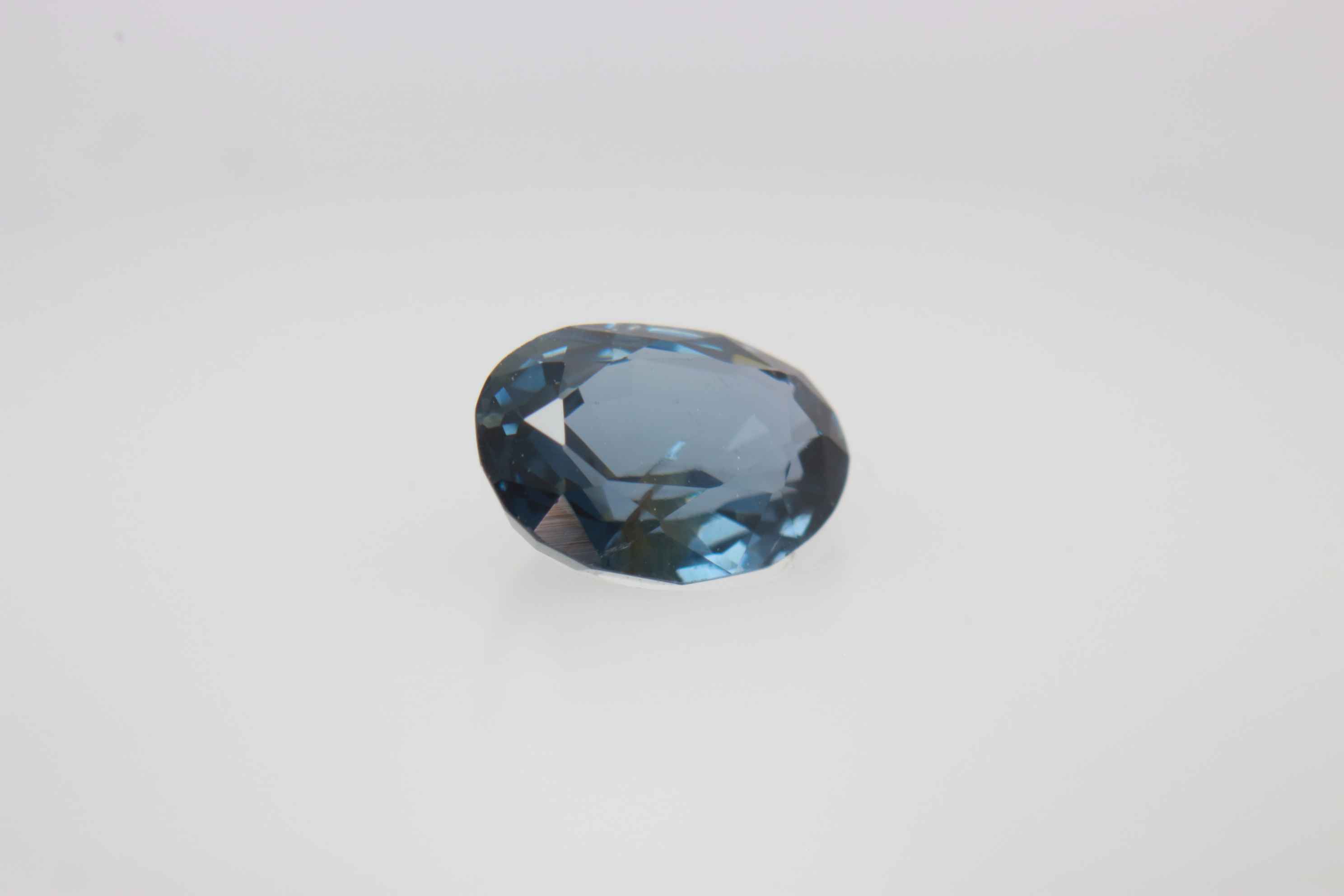 0.6ct Cobolt Spinel VVS Oval Shape (6.5x4.8x2.7 mm) Unheated gemstone from Sri Lanka