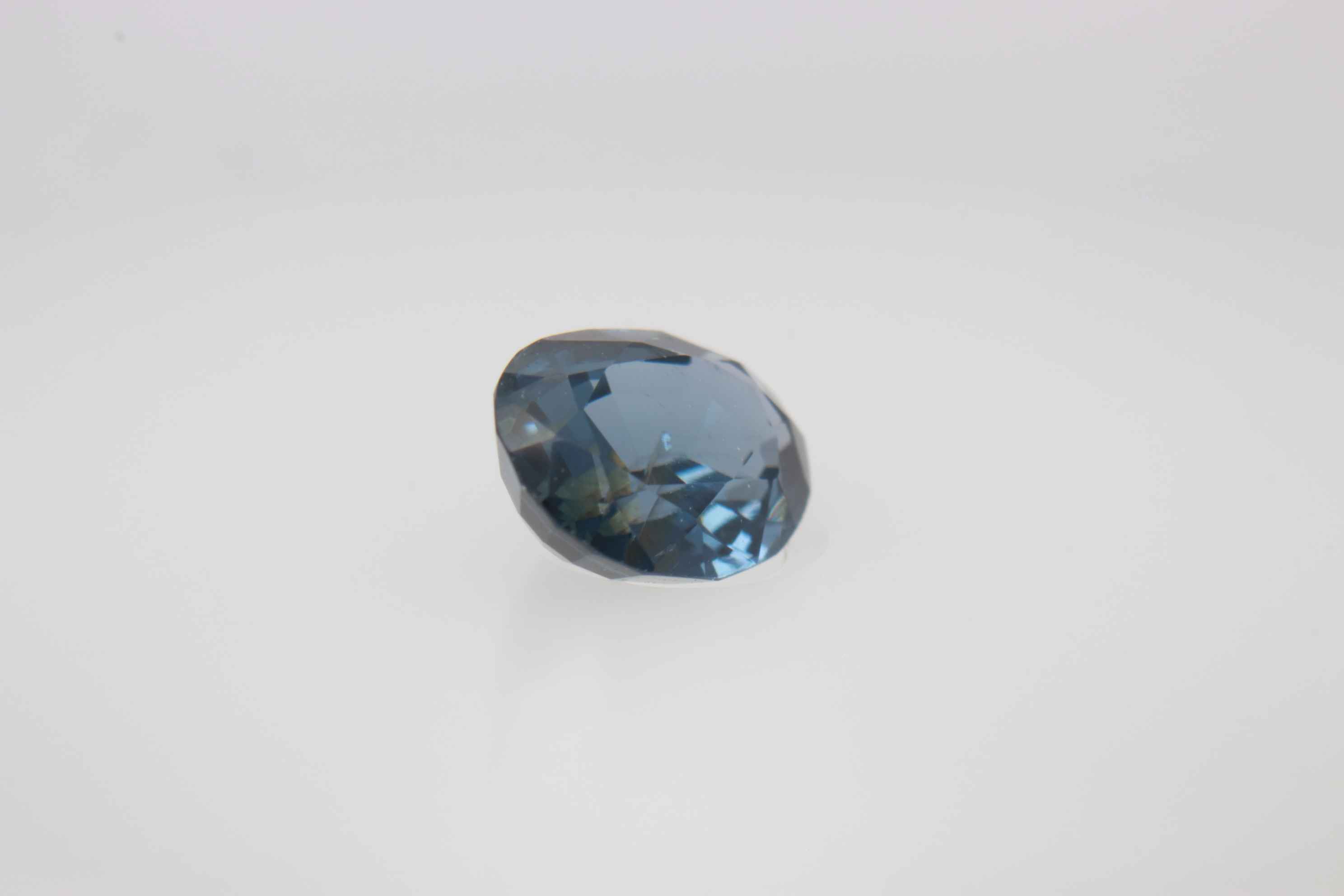 0.6ct Cobolt Spinel VVS Oval Shape (6.5x4.8x2.7 mm) Unheated gemstone from Sri Lanka
