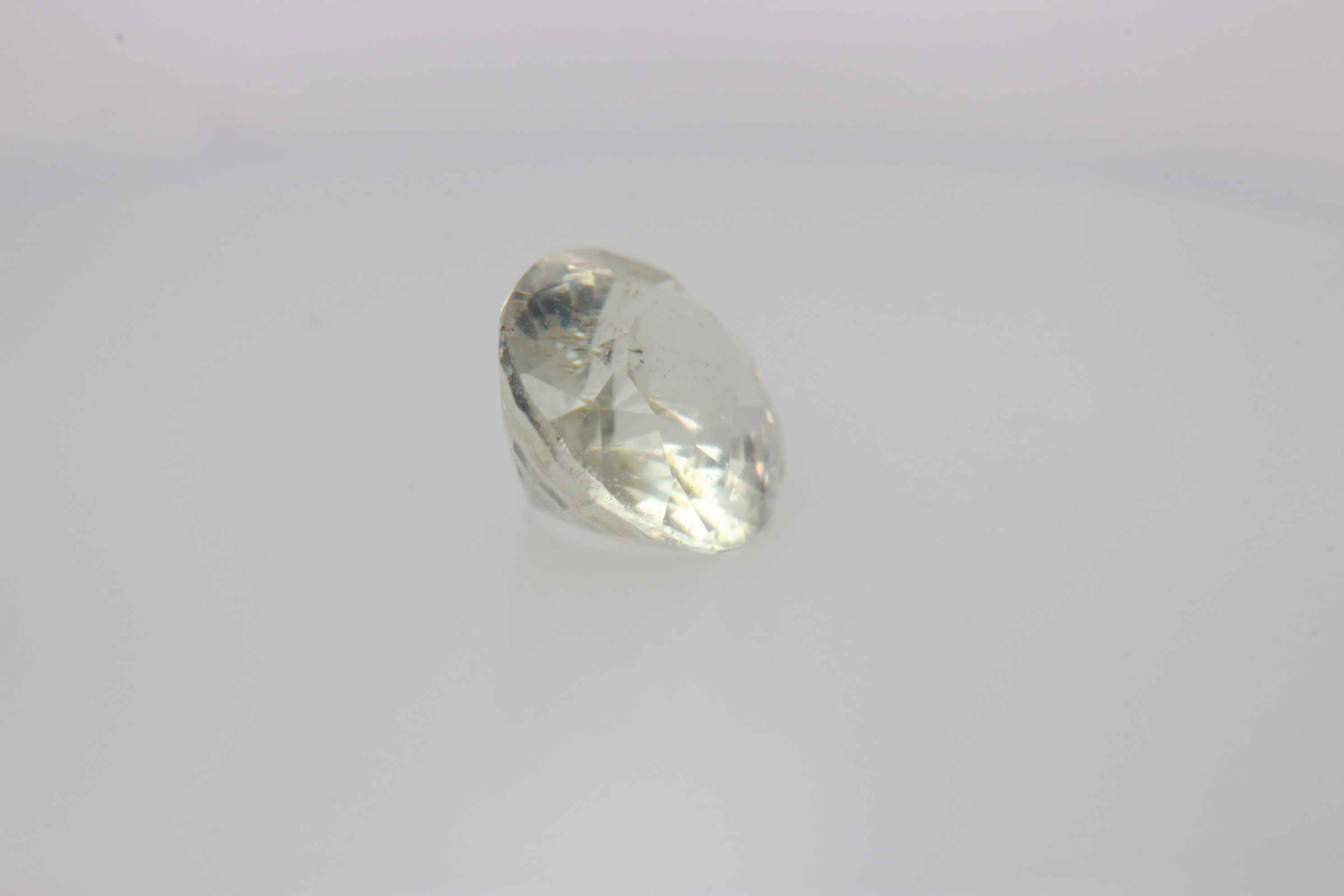 0.85ct Floral White Spinel Vs1 Oval Shape (6.5x5.4x3.5 mm) Unheated gemstone from Sri Lanka