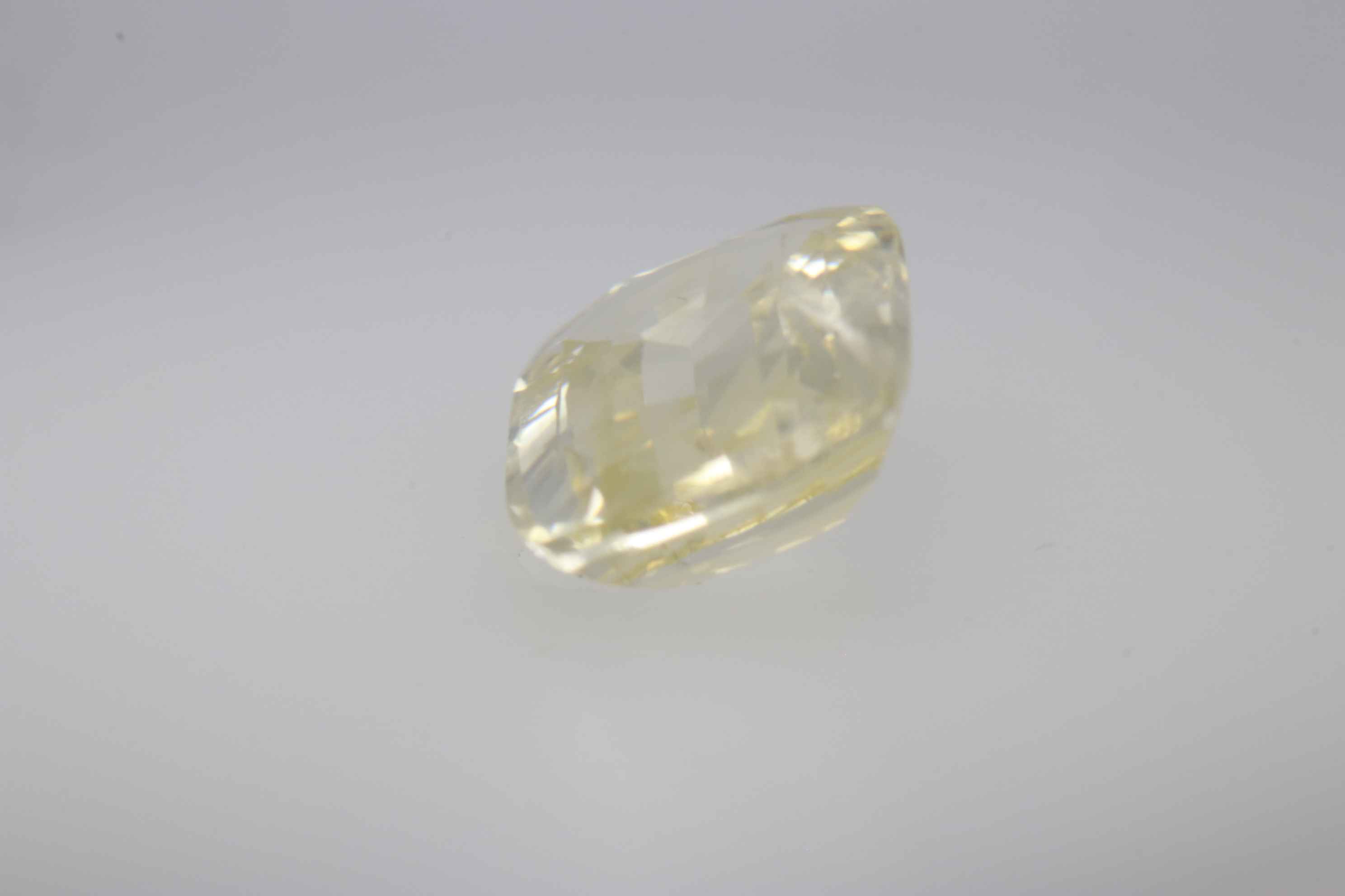 2ct Yellow Sapphire VVS1 Fancy Cushion Shape (8.7x6.4x3.2 mm) Unheated gemstone from Sri Lanka