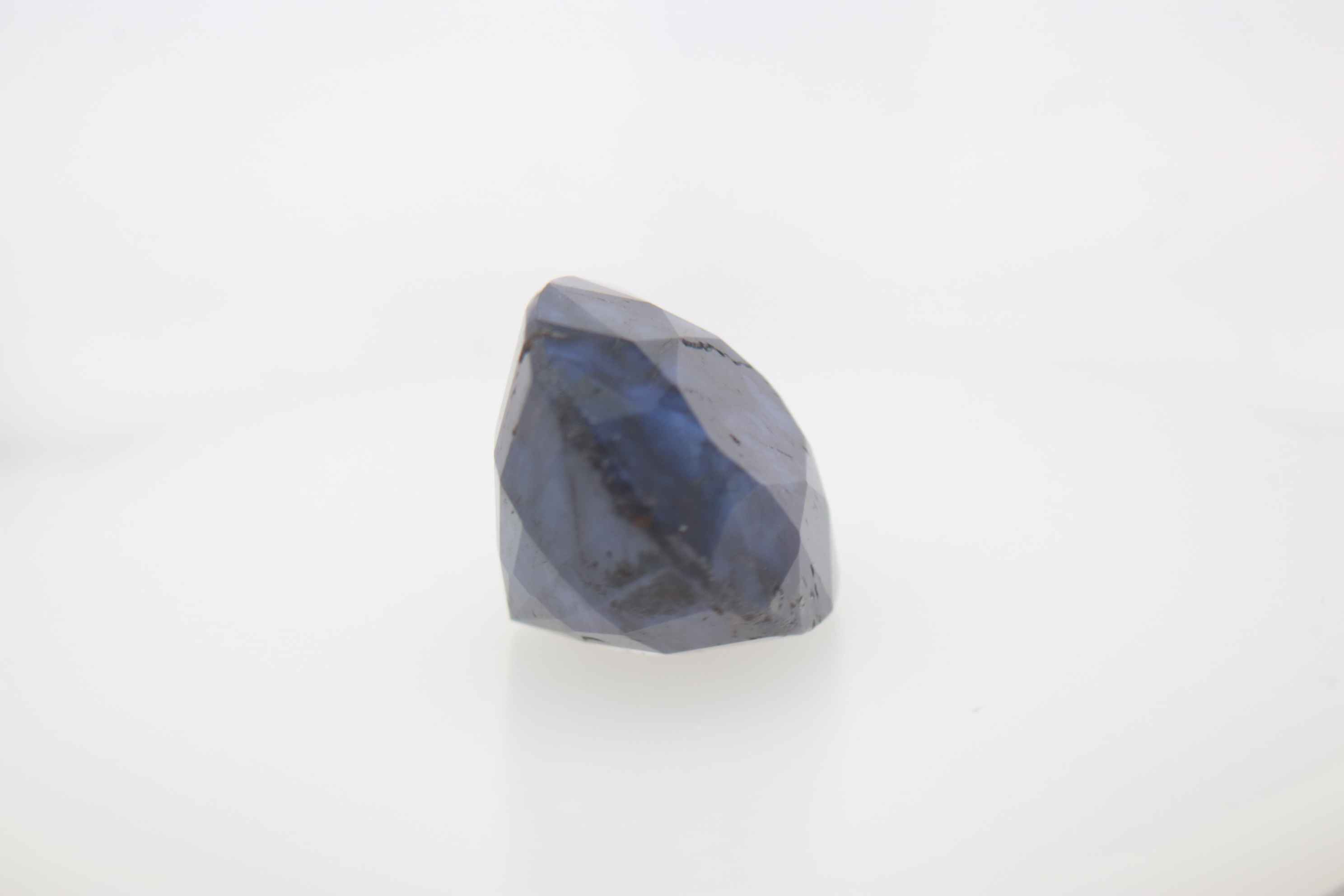 6.5ct Blue Sapphire VVS Oval Shape (11x9.6x7 mm) Heated gemstone from Sri Lanka
