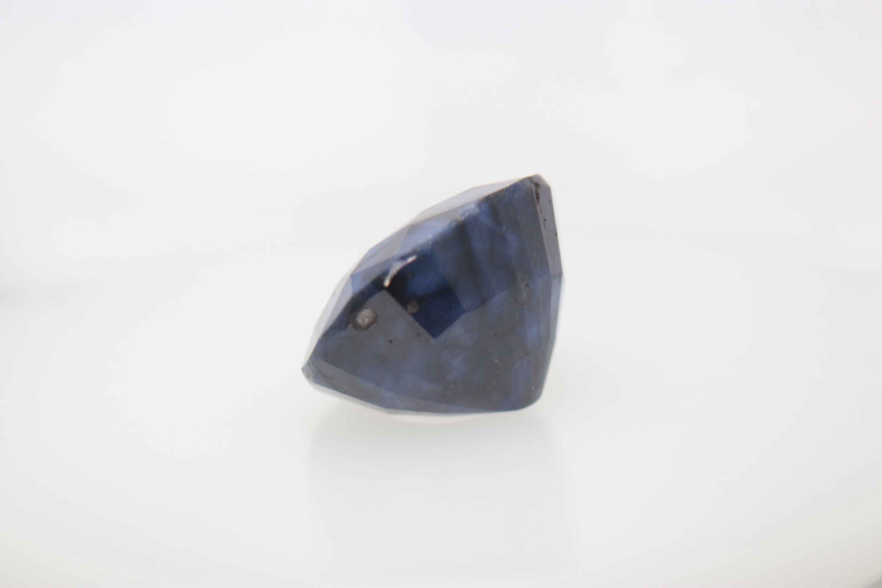 6.5ct Blue Sapphire VVS Oval Shape (11x9.6x7 mm) Heated gemstone from Sri Lanka