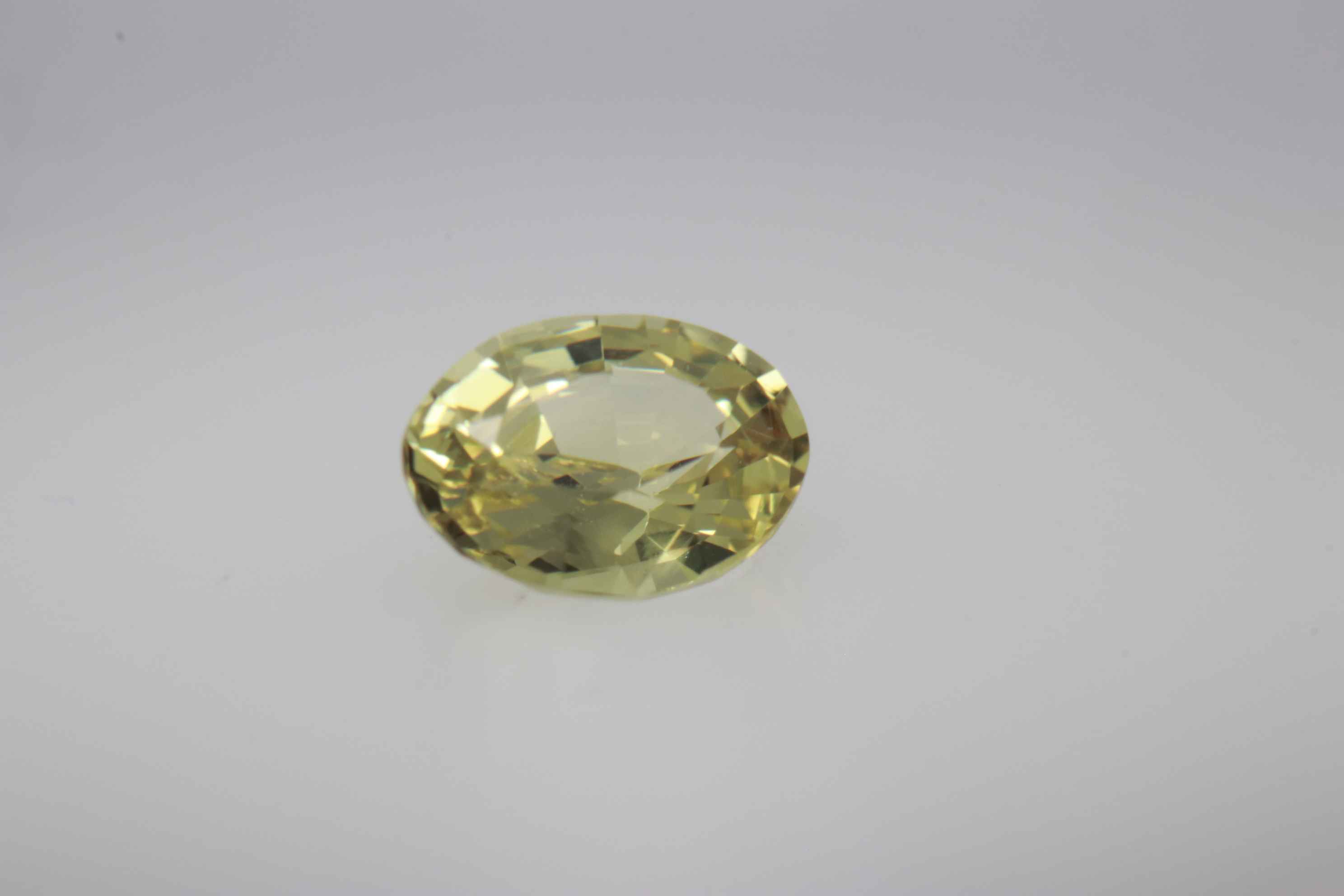 0.7ct Yellow Sapphire VVS Oval Shape (6.2x5.2x3 mm) Unheated gemstone from Sri Lanka