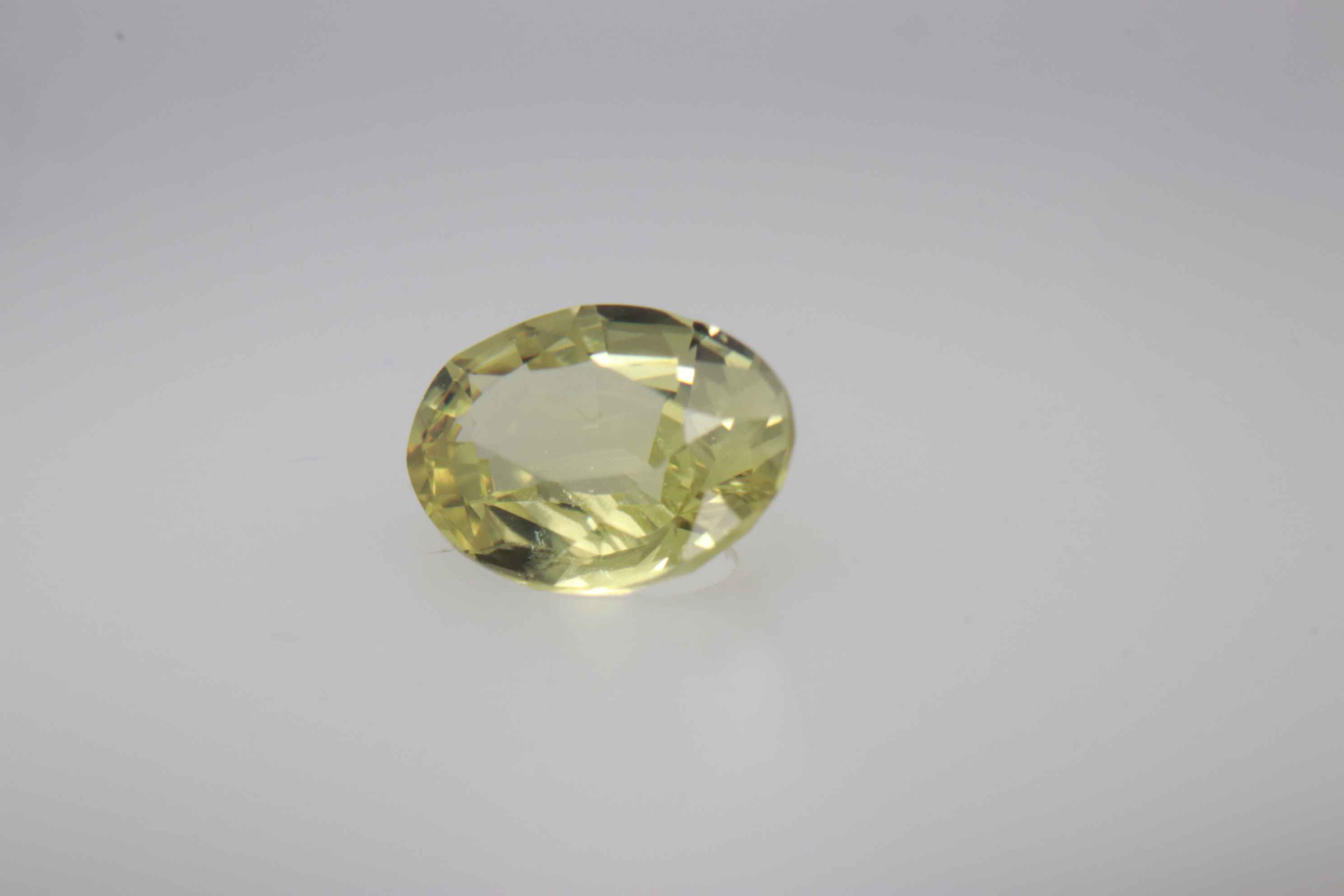 0.7ct Yellow Sapphire VVS Oval Shape (6.2x5.2x3 mm) Unheated gemstone from Sri Lanka