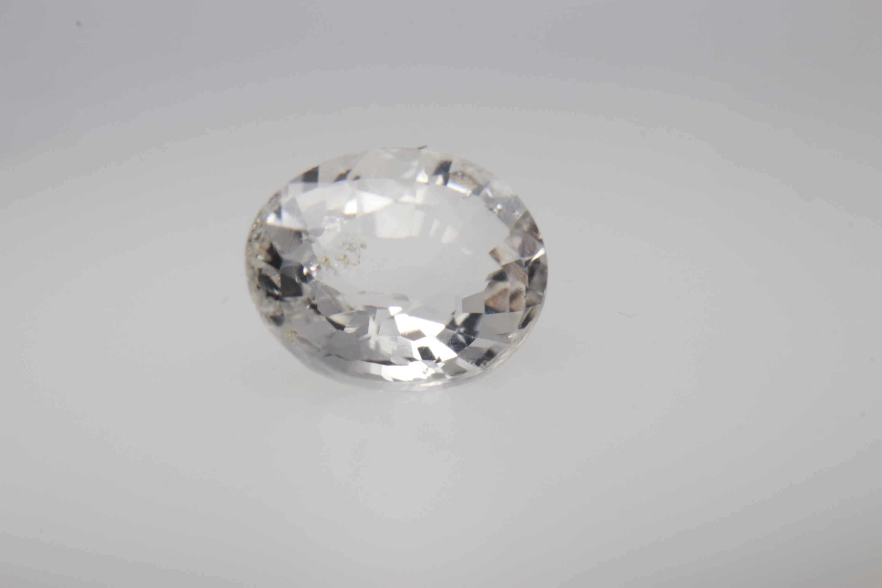 1.2ct Floral White Sapphire VVS Oval Shape (7.0x5.9x3.7 mm) Unheated gemstone from Sri Lanka