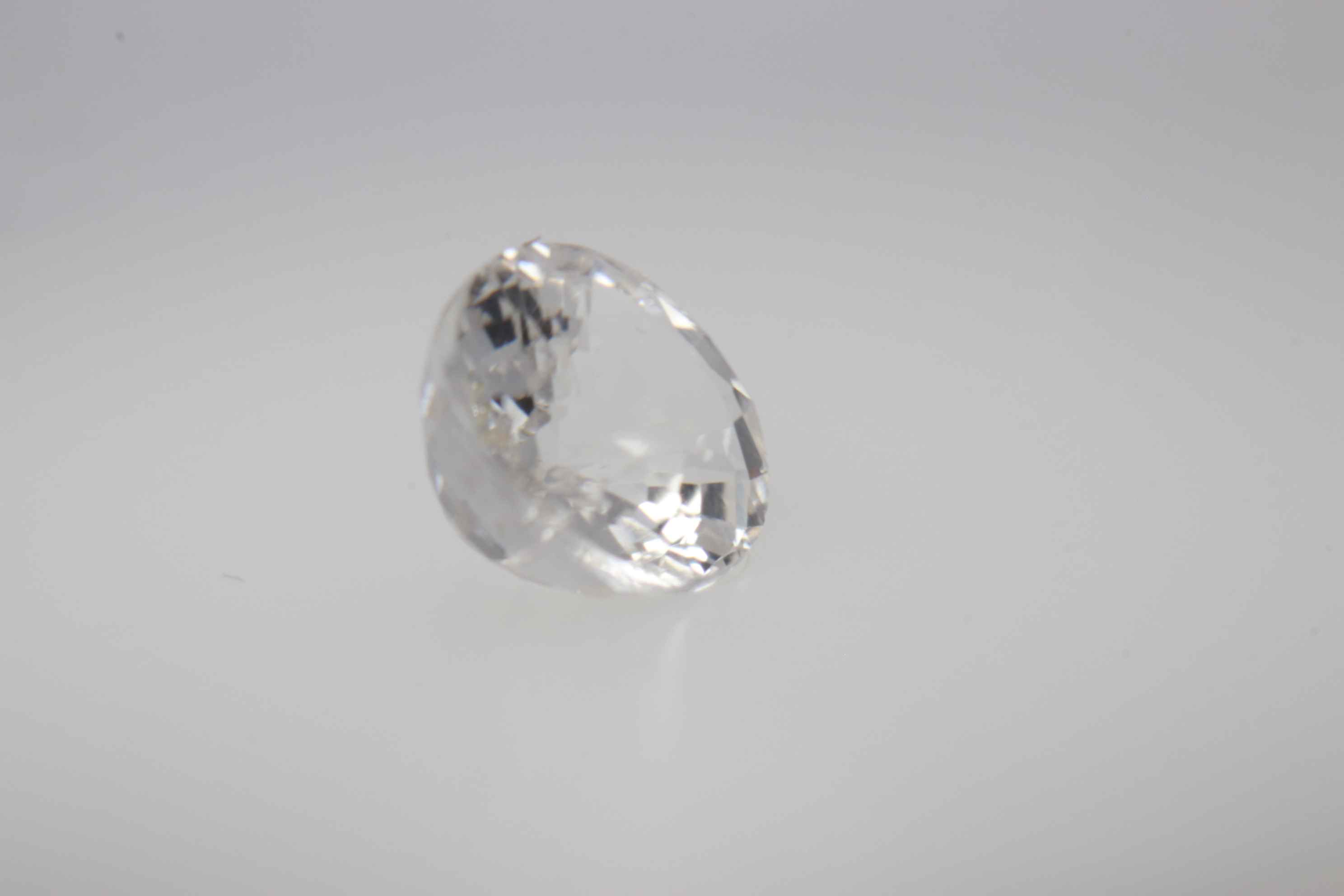 1.2ct Floral White Sapphire VVS Oval Shape (7.0x5.9x3.7 mm) Unheated gemstone from Sri Lanka