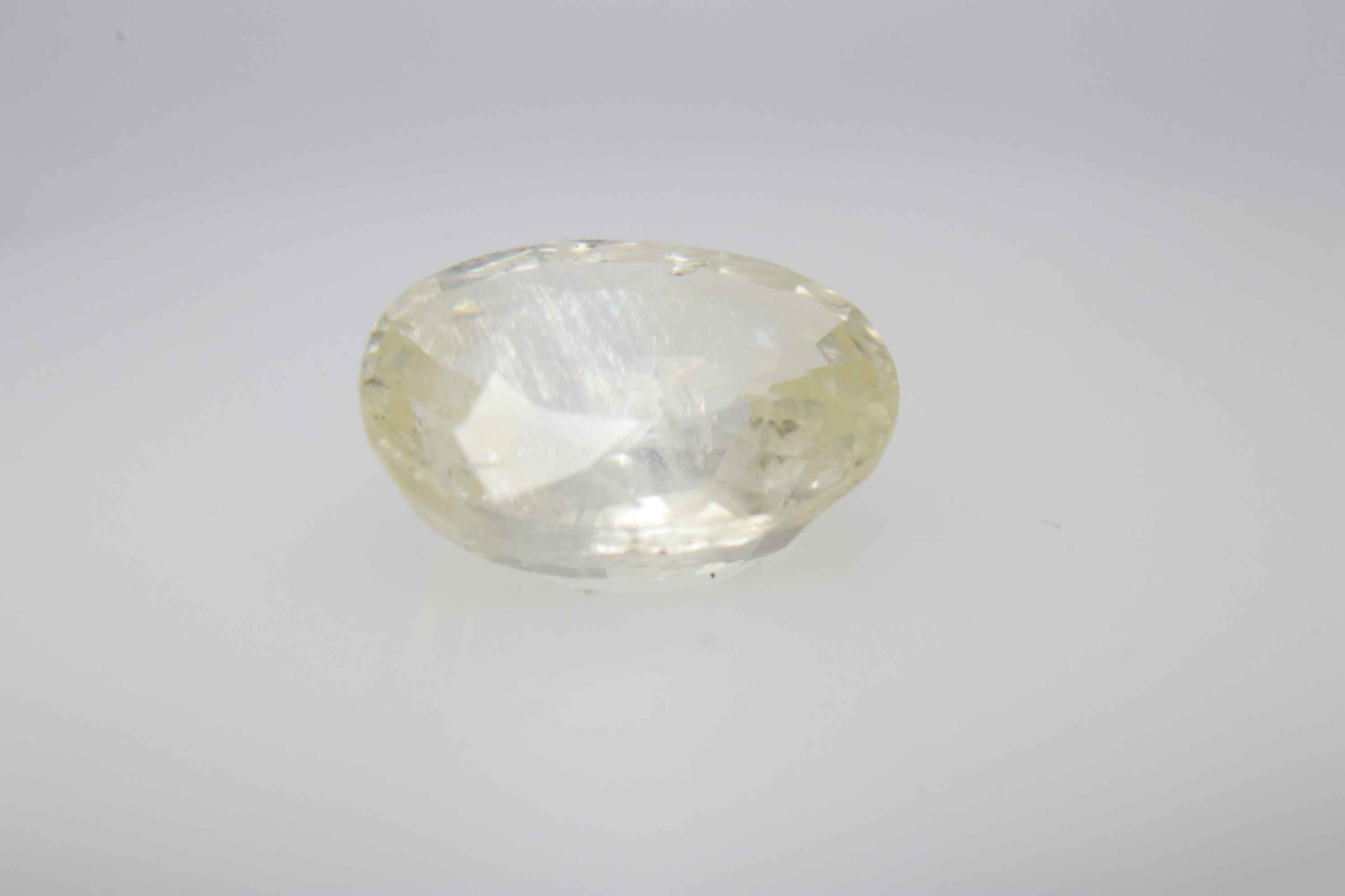 1.8ct Light Goldenrod Yellow Sapphire Vs1 Oval Shape (8.1x6.5x3.3 mm) Unheated gemstone from Sri Lanka