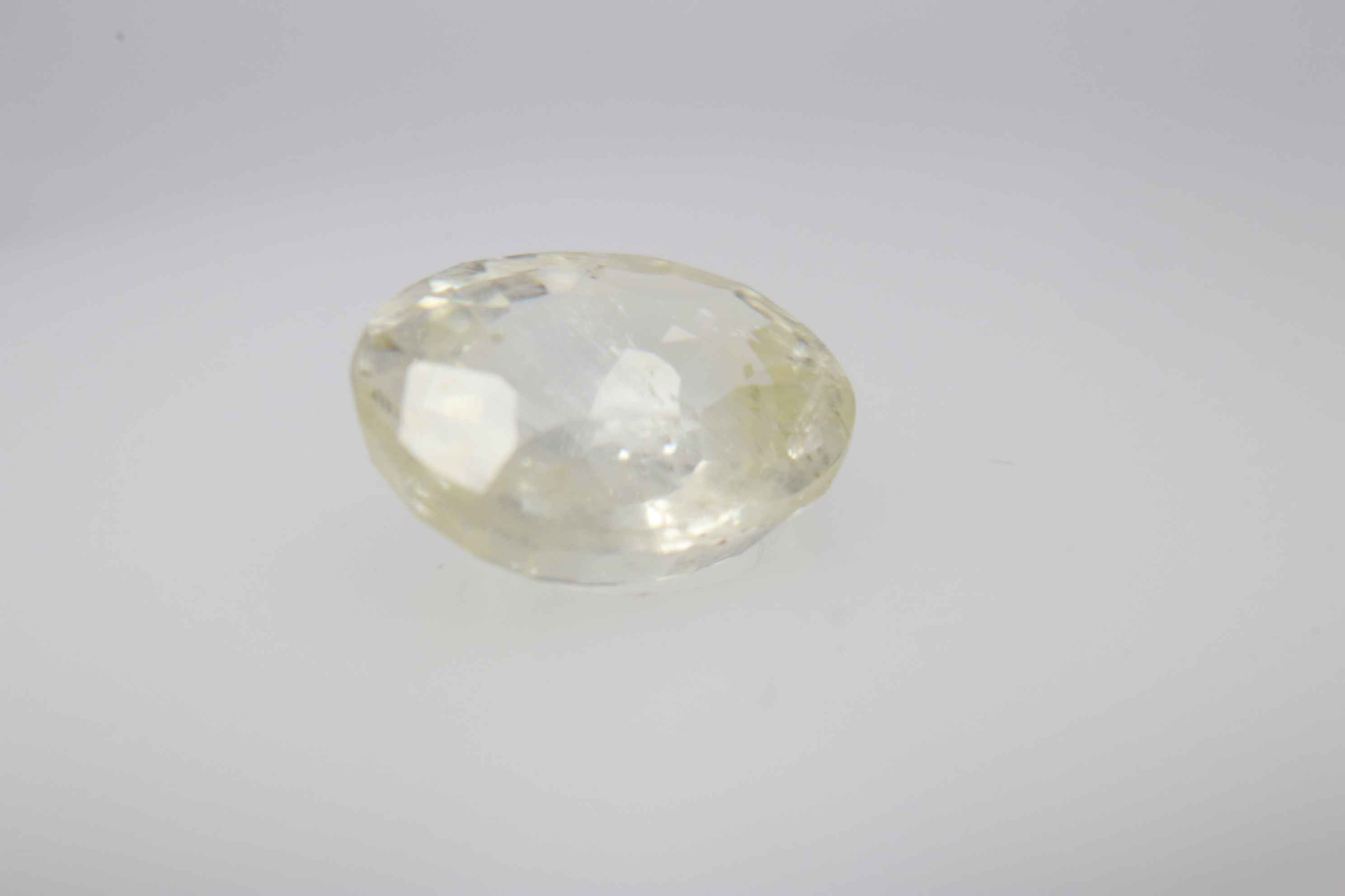 1.8ct Light Goldenrod Yellow Sapphire Vs1 Oval Shape (8.1x6.5x3.3 mm) Unheated gemstone from Sri Lanka